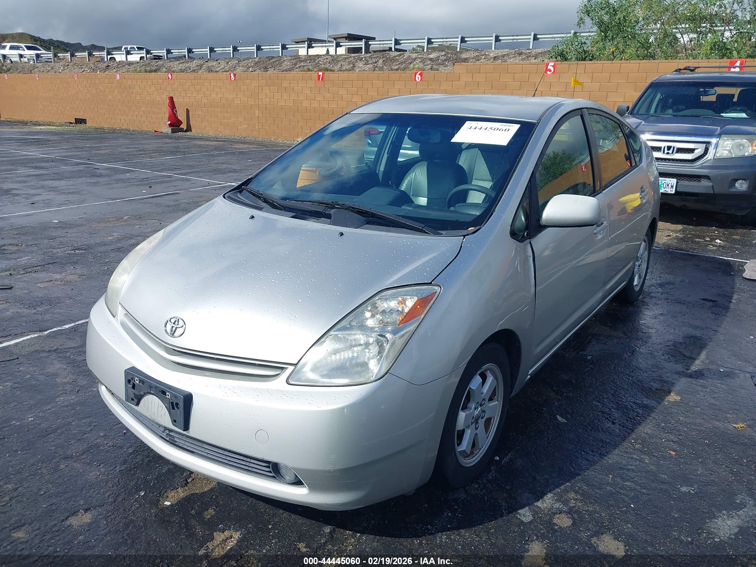 TOYOTA PRIUS image 2
