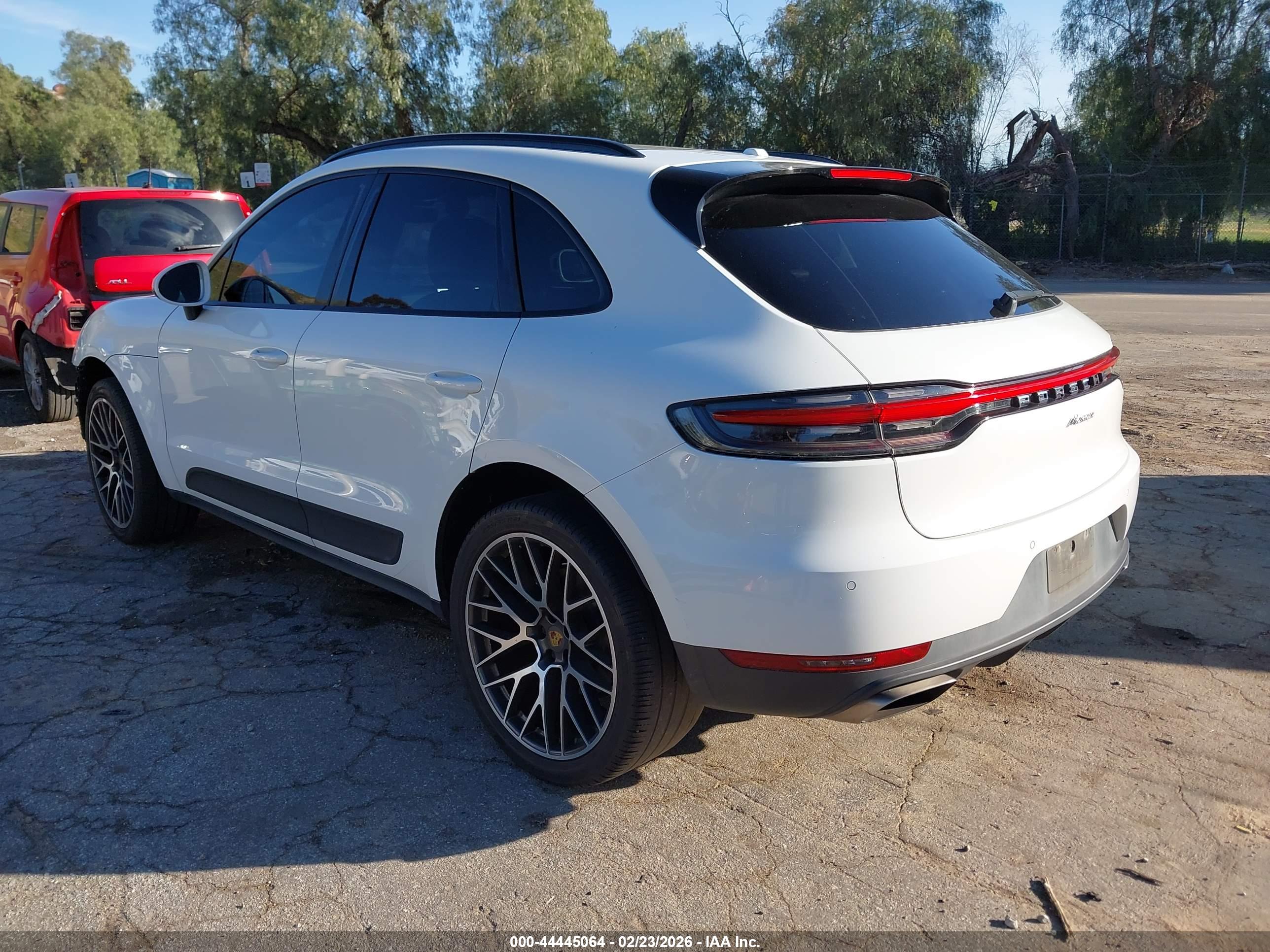 PORSCHE MACAN image 3