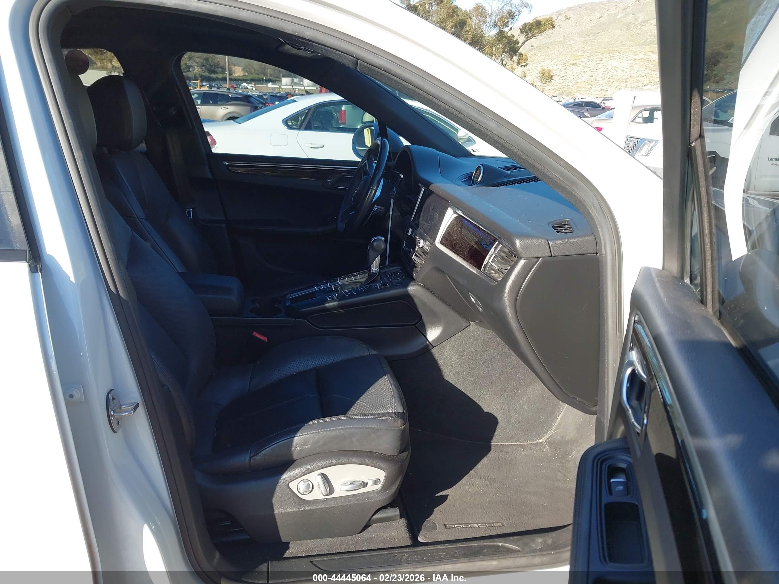 PORSCHE MACAN image 5