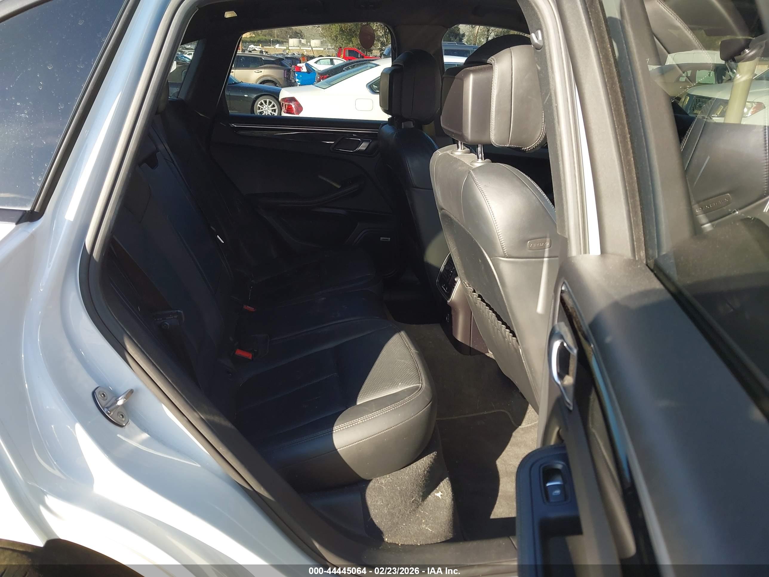 PORSCHE MACAN image 8