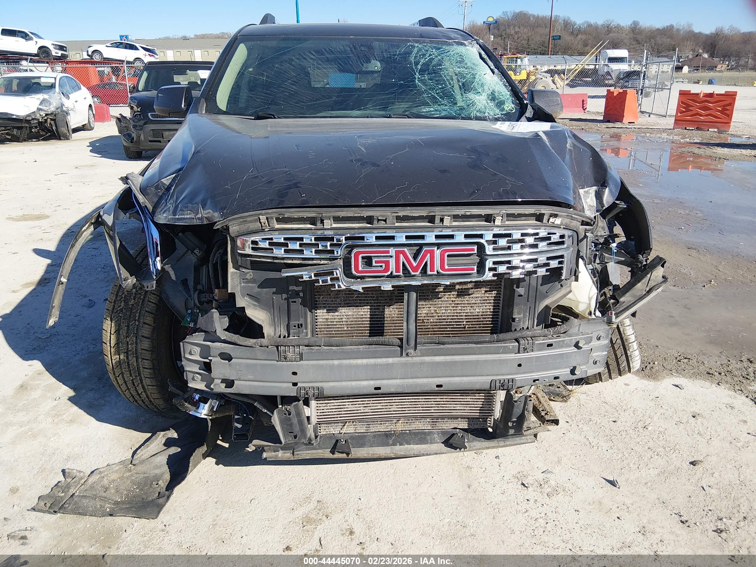 GMC ACADIA image 6
