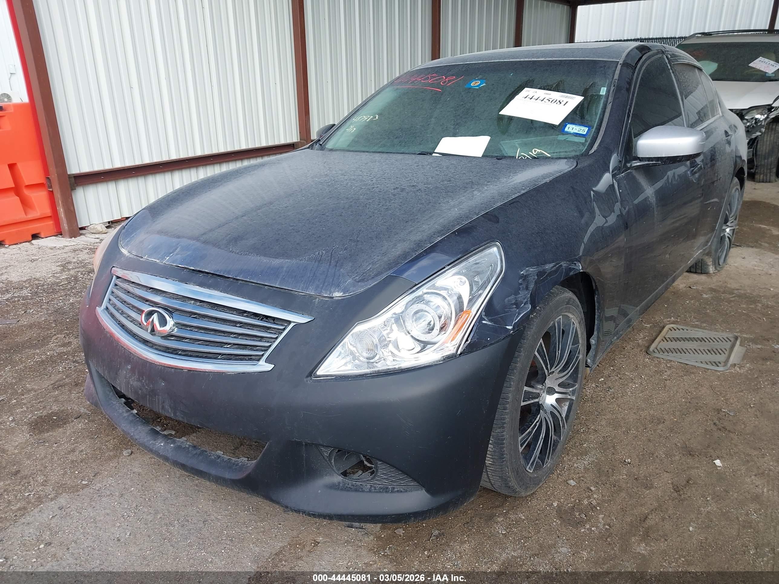 INFINITI G37 image 2