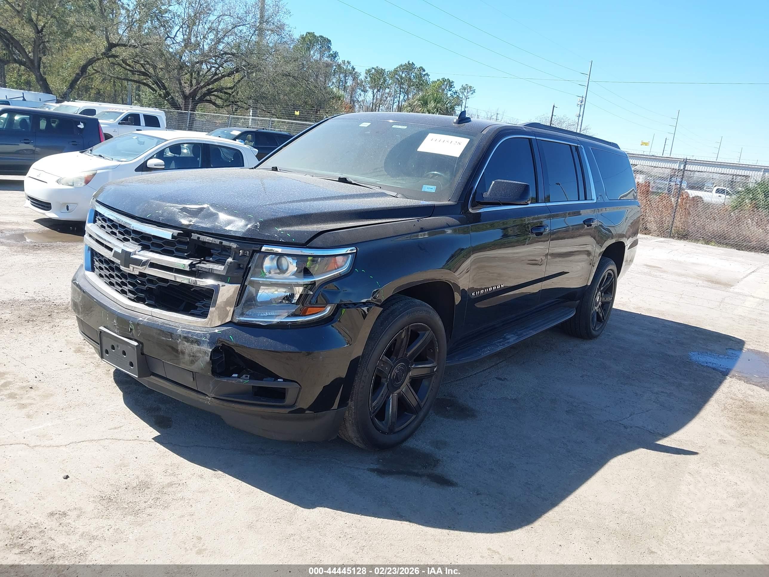 CHEVROLET SUBURBAN image 2