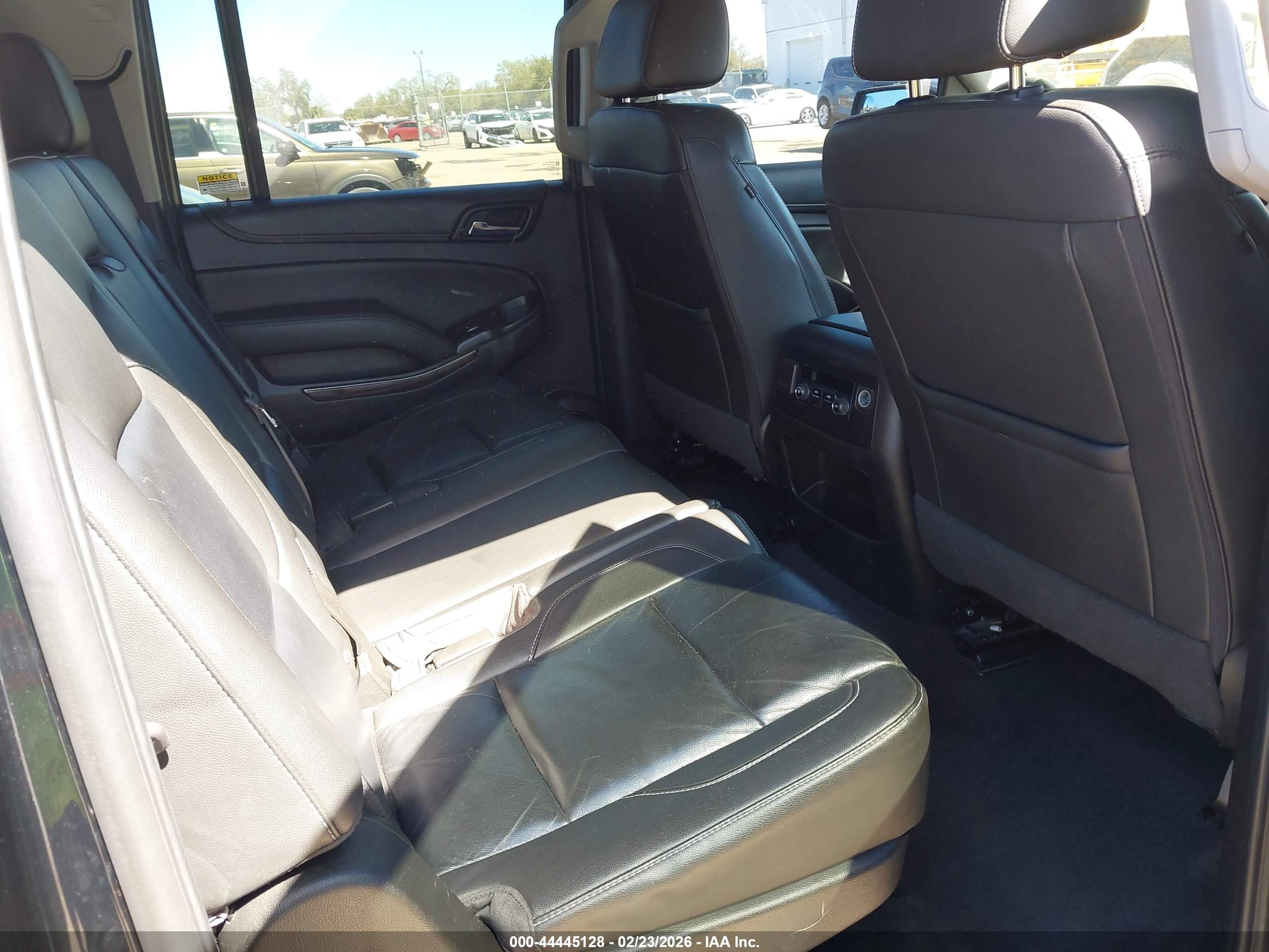 CHEVROLET SUBURBAN image 8