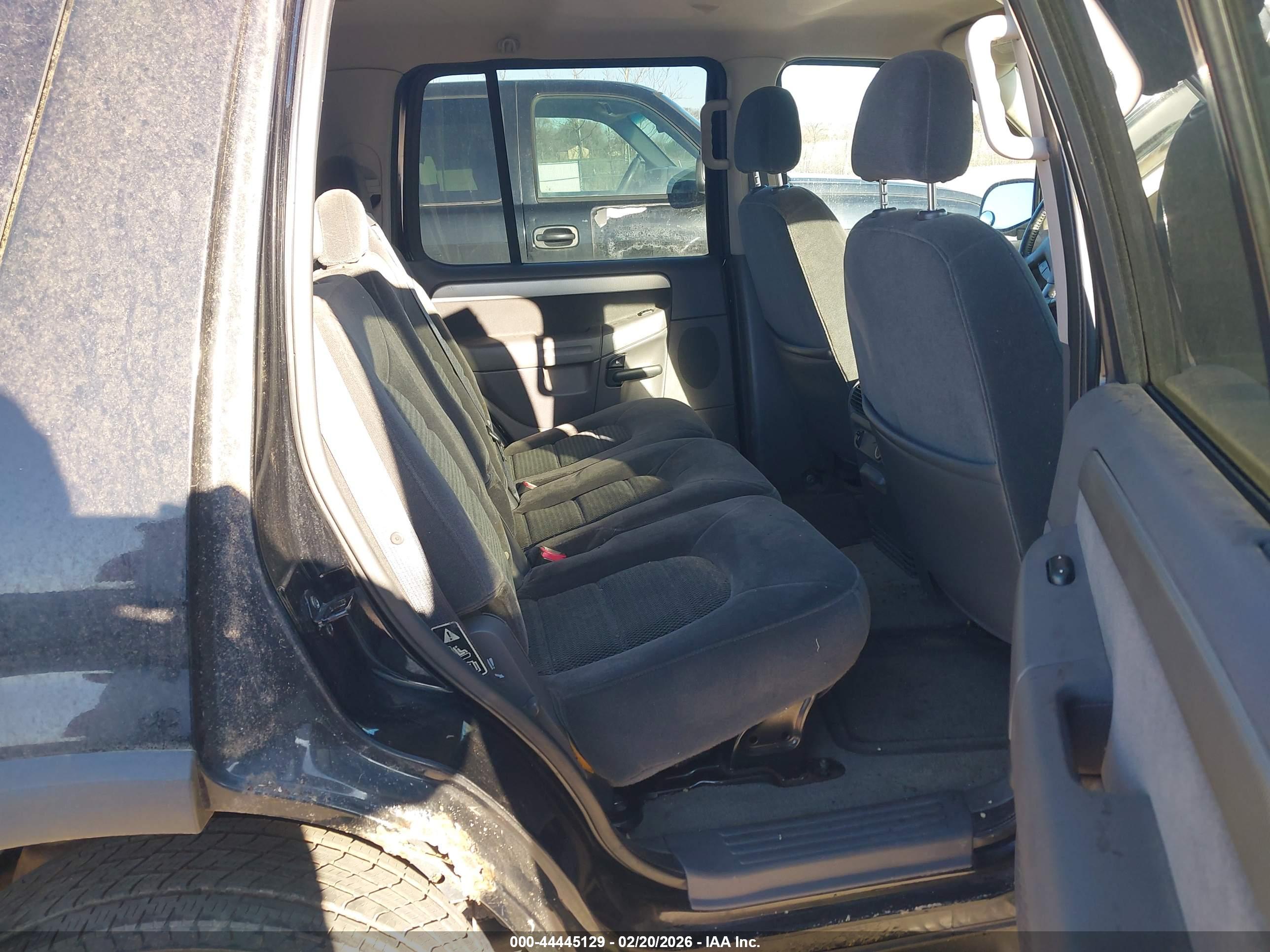 FORD EXPLORER image 8