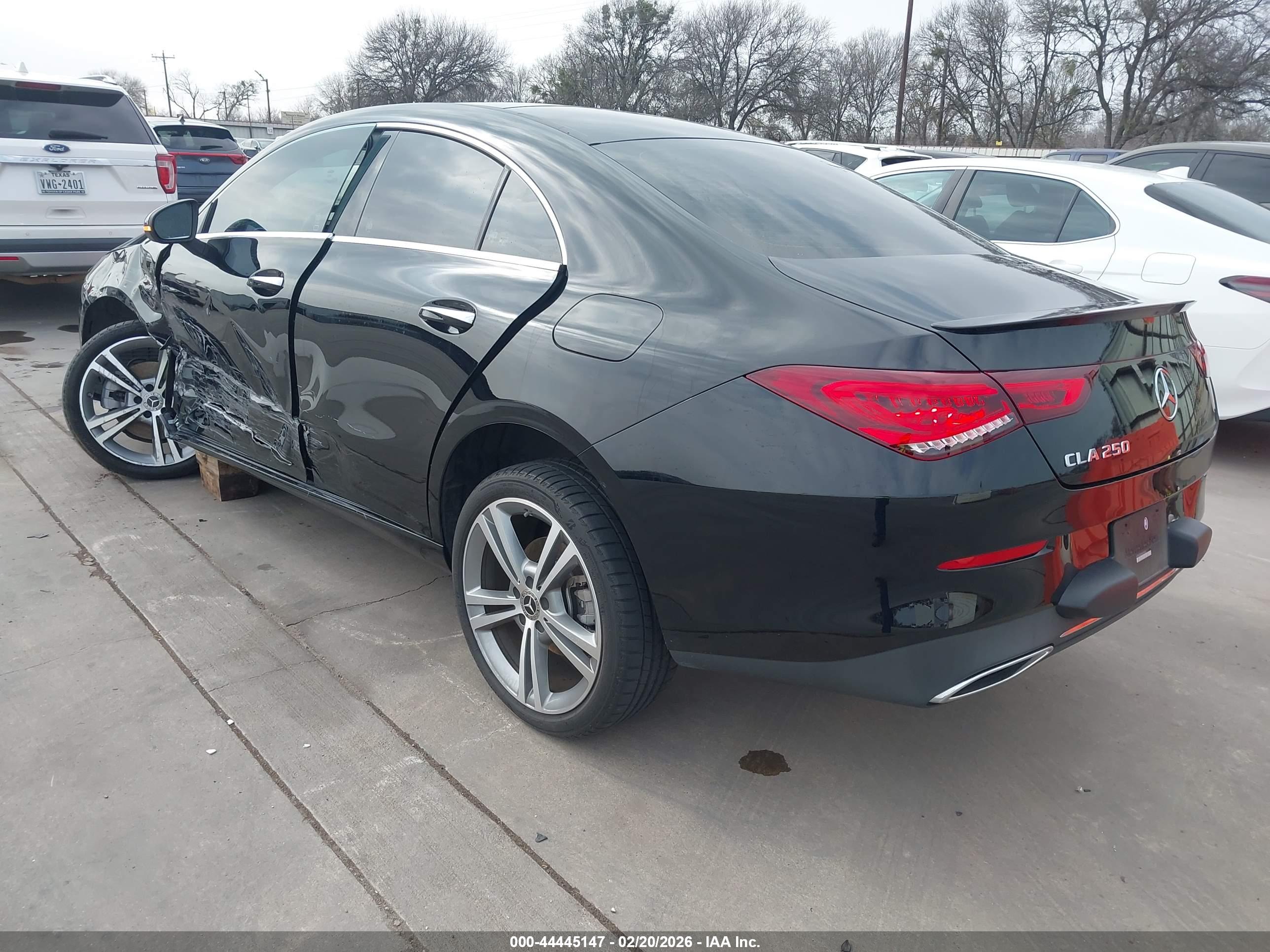 MERCEDES-BENZ CLA image 3
