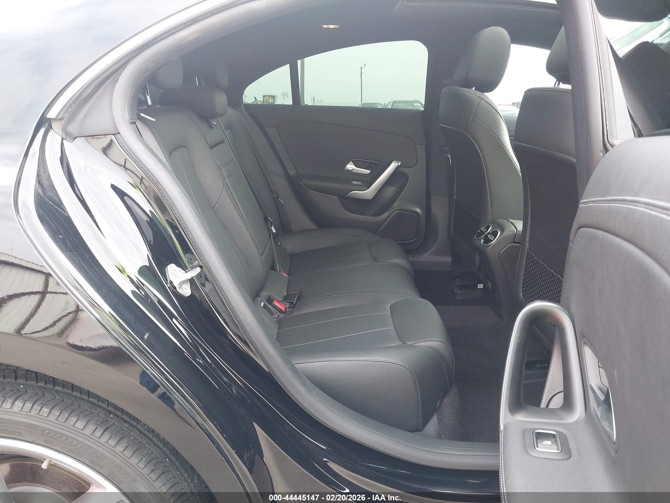 MERCEDES-BENZ CLA image 8