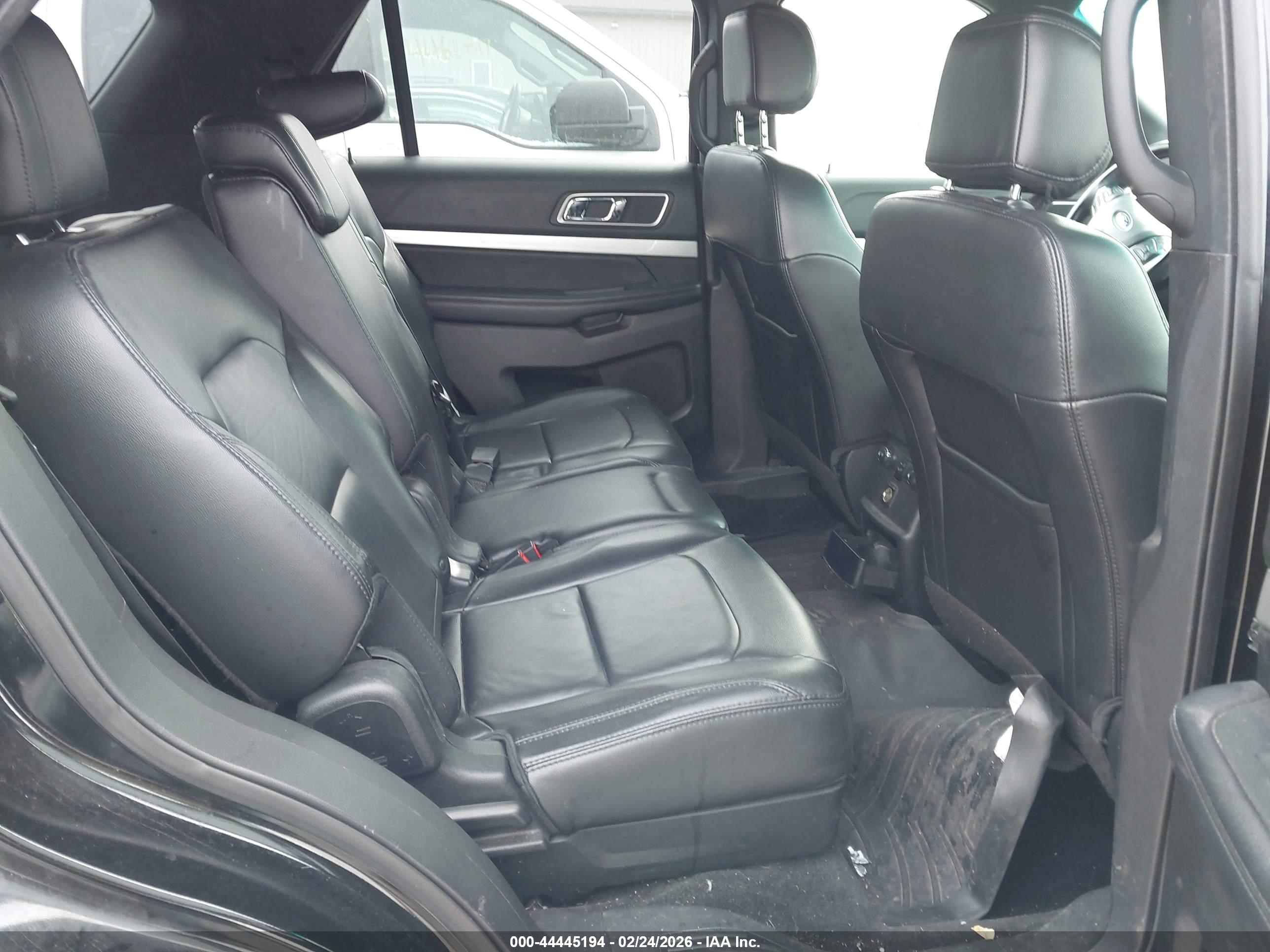 FORD EXPLORER image 8