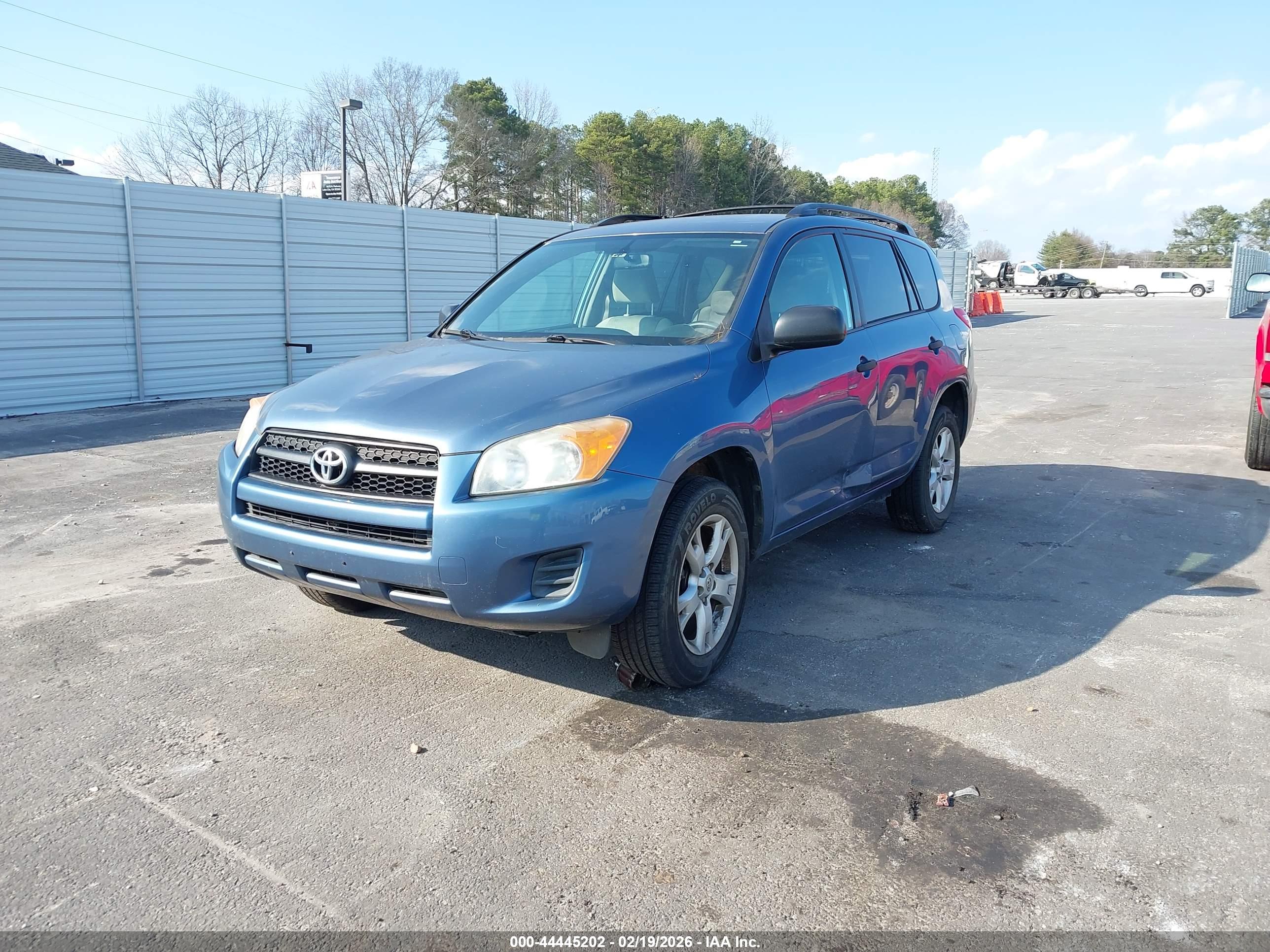 TOYOTA RAV4 image 2