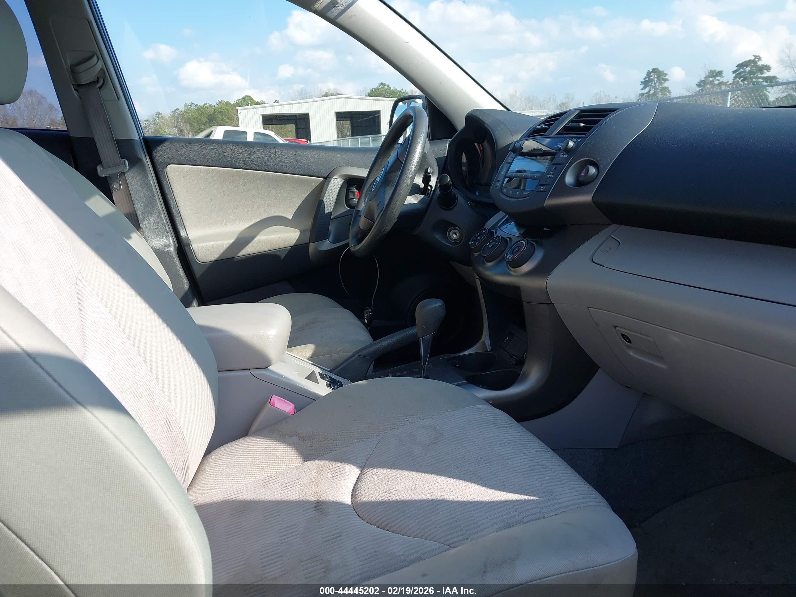 TOYOTA RAV4 image 5