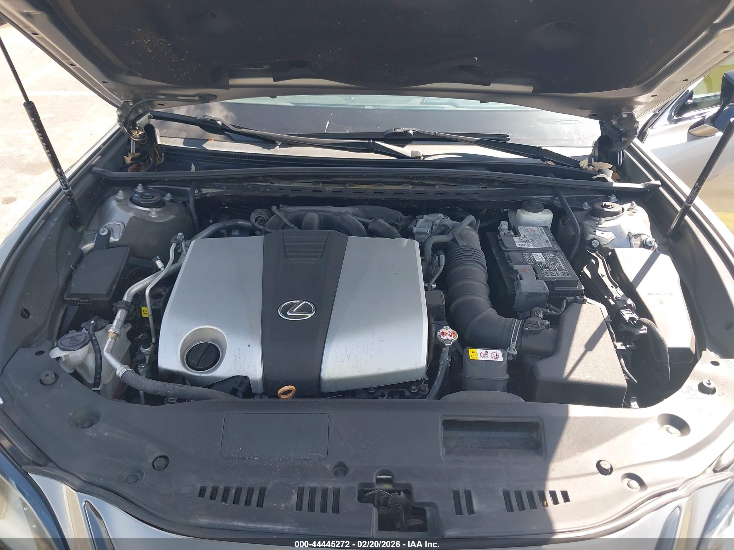 LEXUS ES image 10