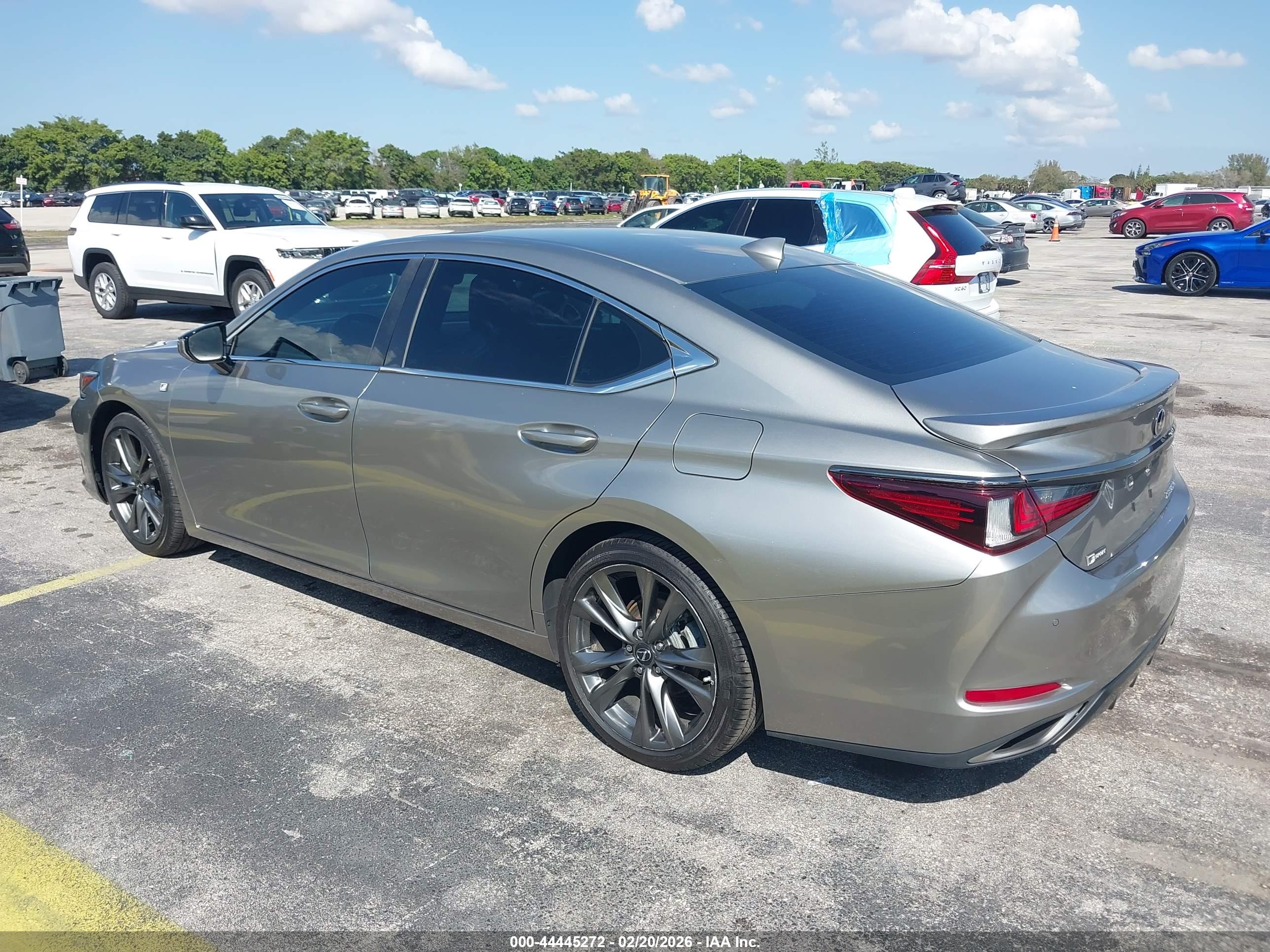 LEXUS ES image 3