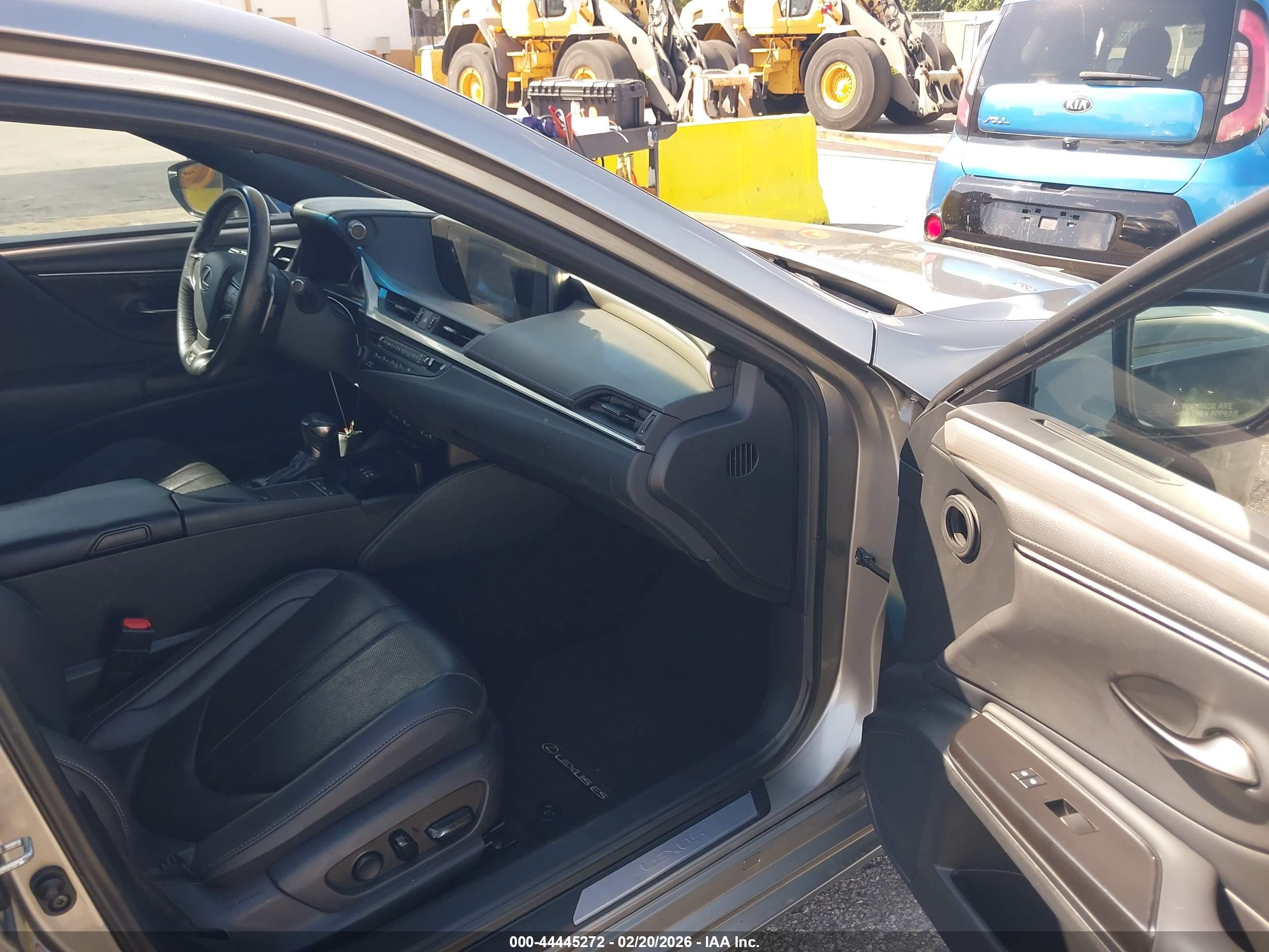 LEXUS ES image 5