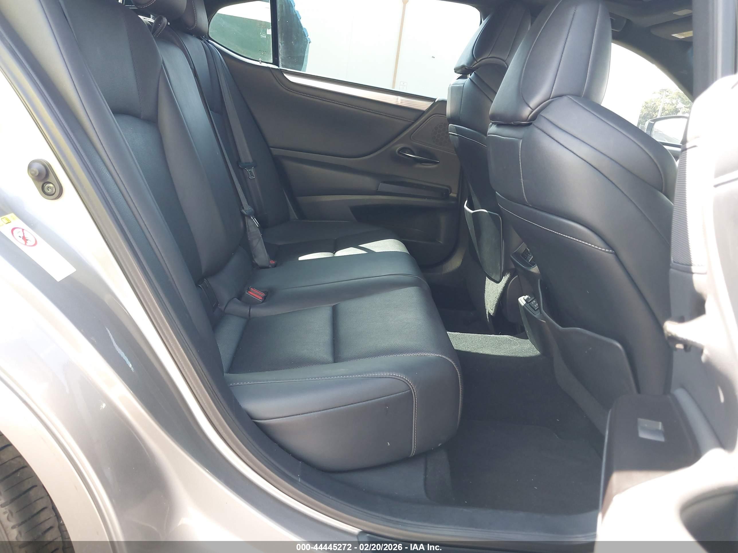 LEXUS ES image 8