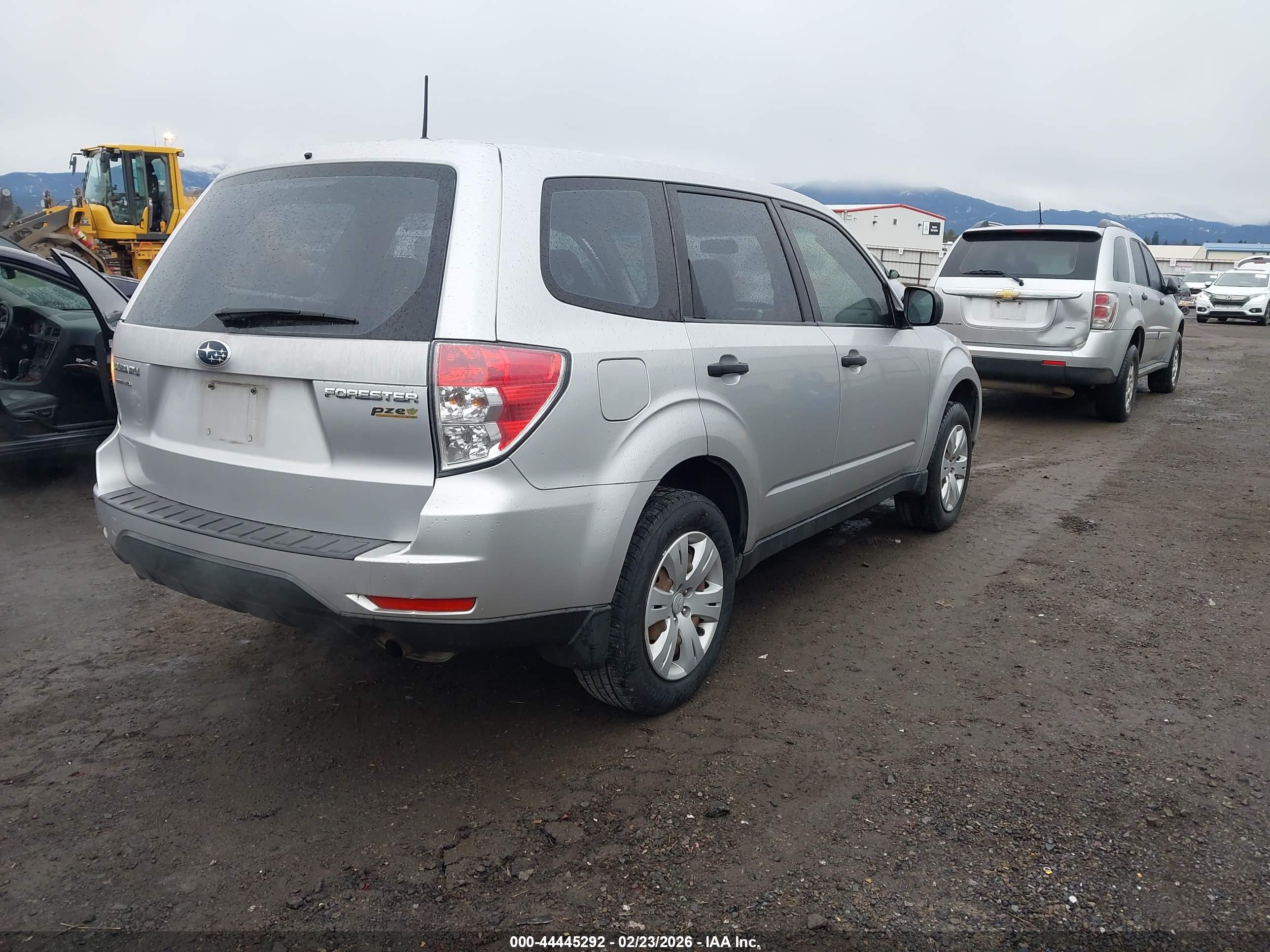 SUBARU FORESTER image 4