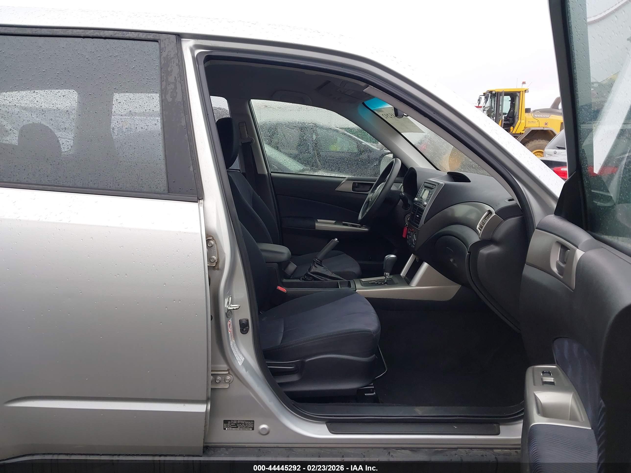 SUBARU FORESTER image 5