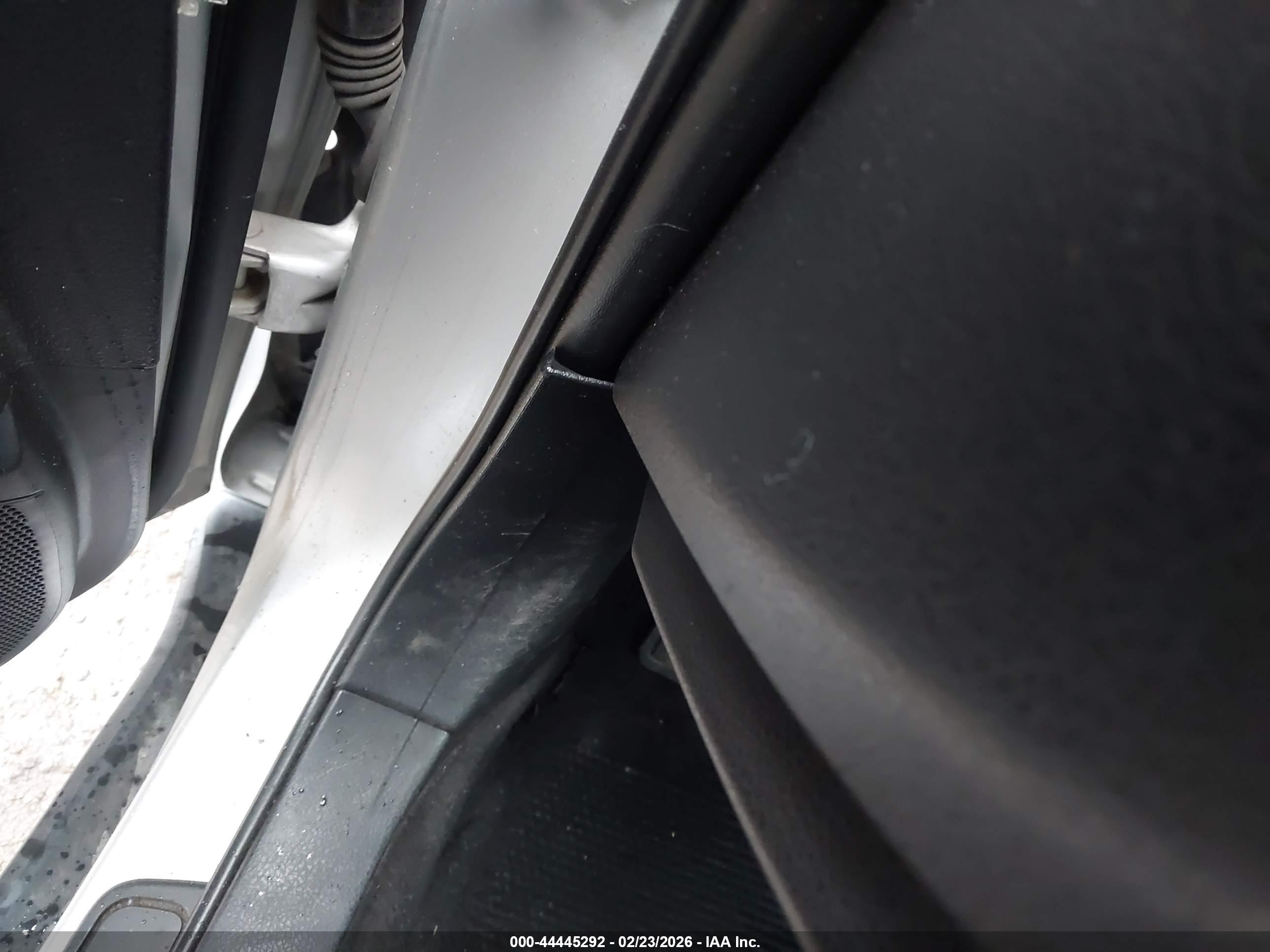 SUBARU FORESTER image 6