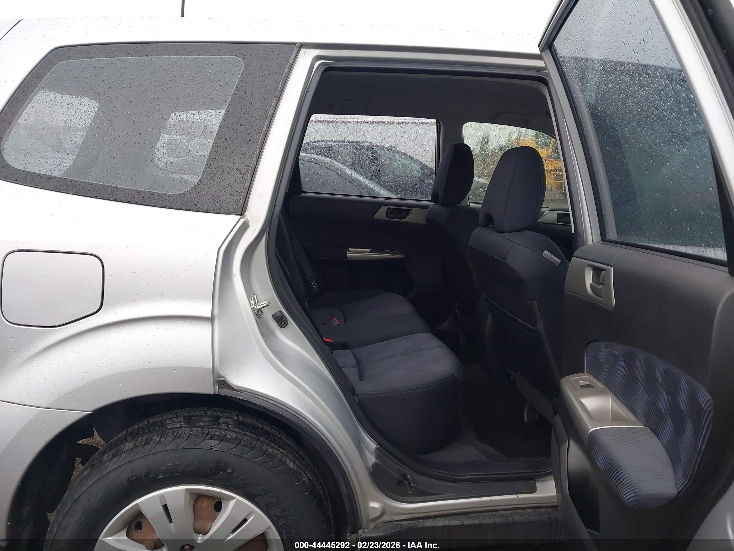 SUBARU FORESTER image 8