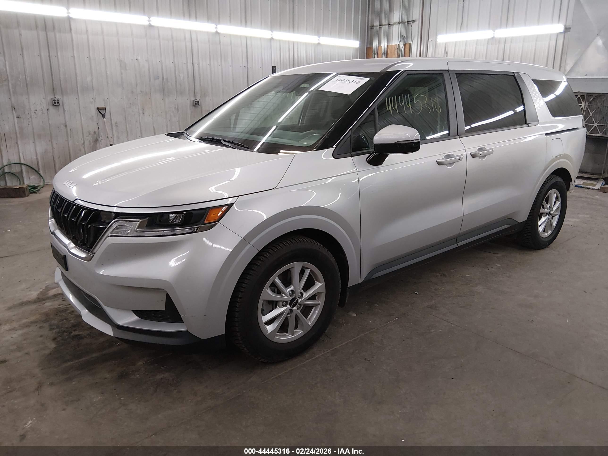 KIA CARNIVAL image 2