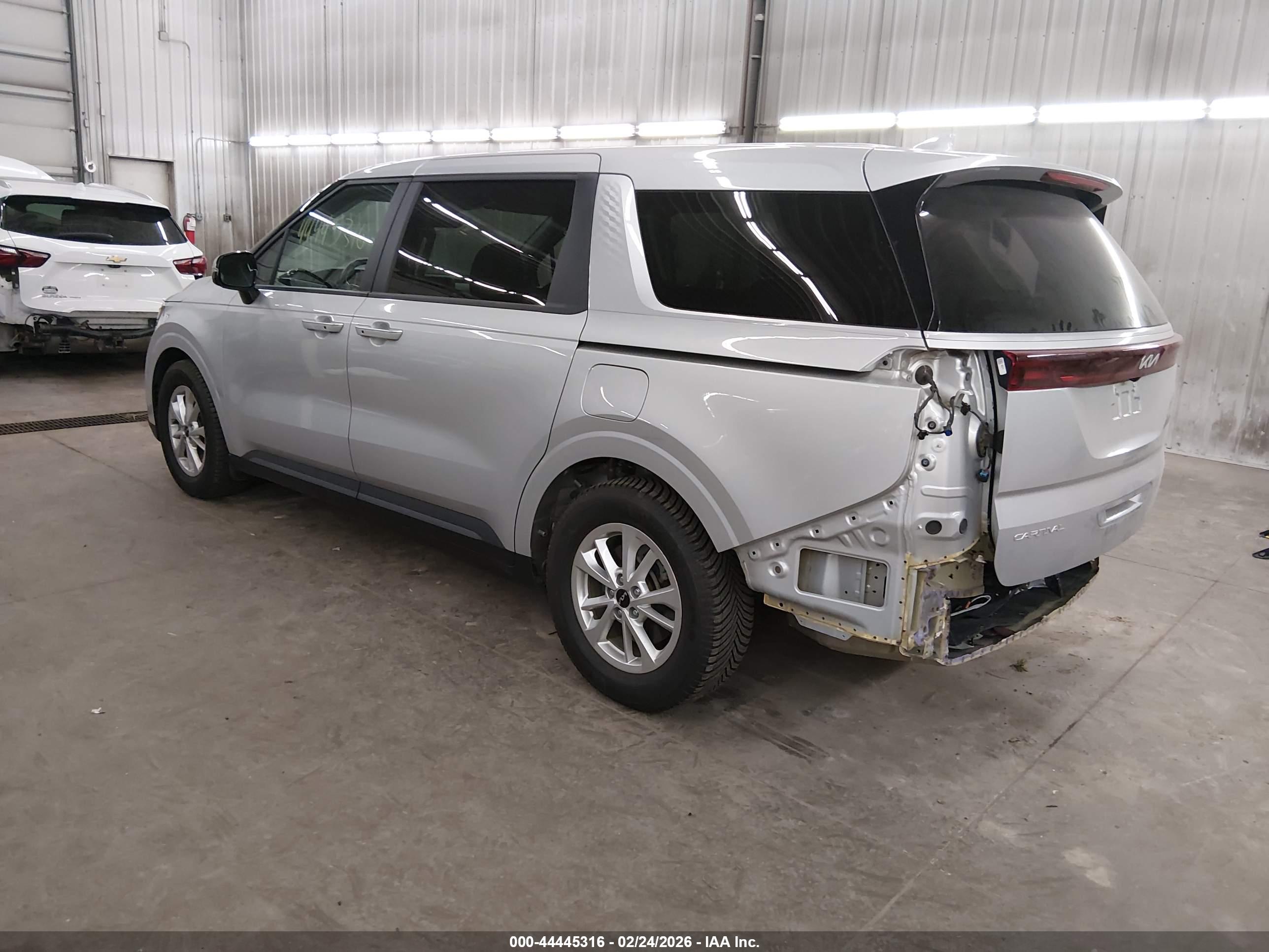 KIA CARNIVAL image 3