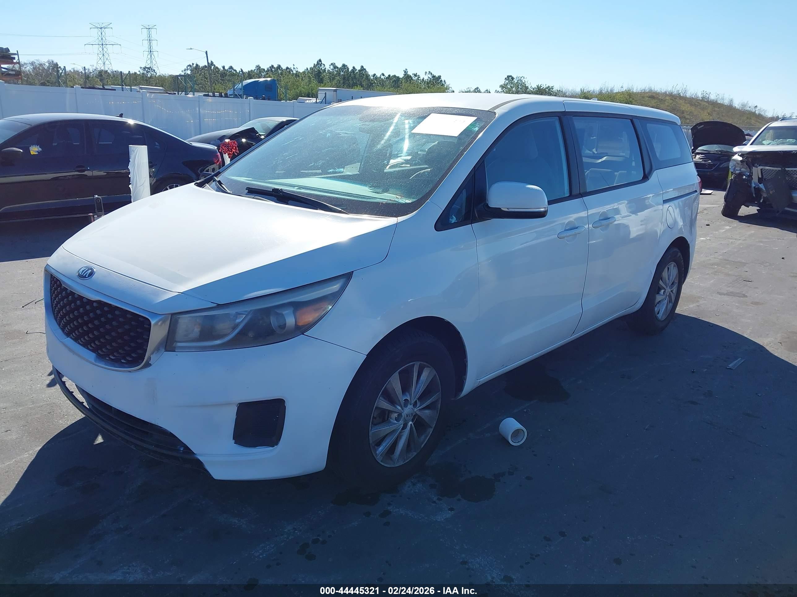 KIA SEDONA image 2