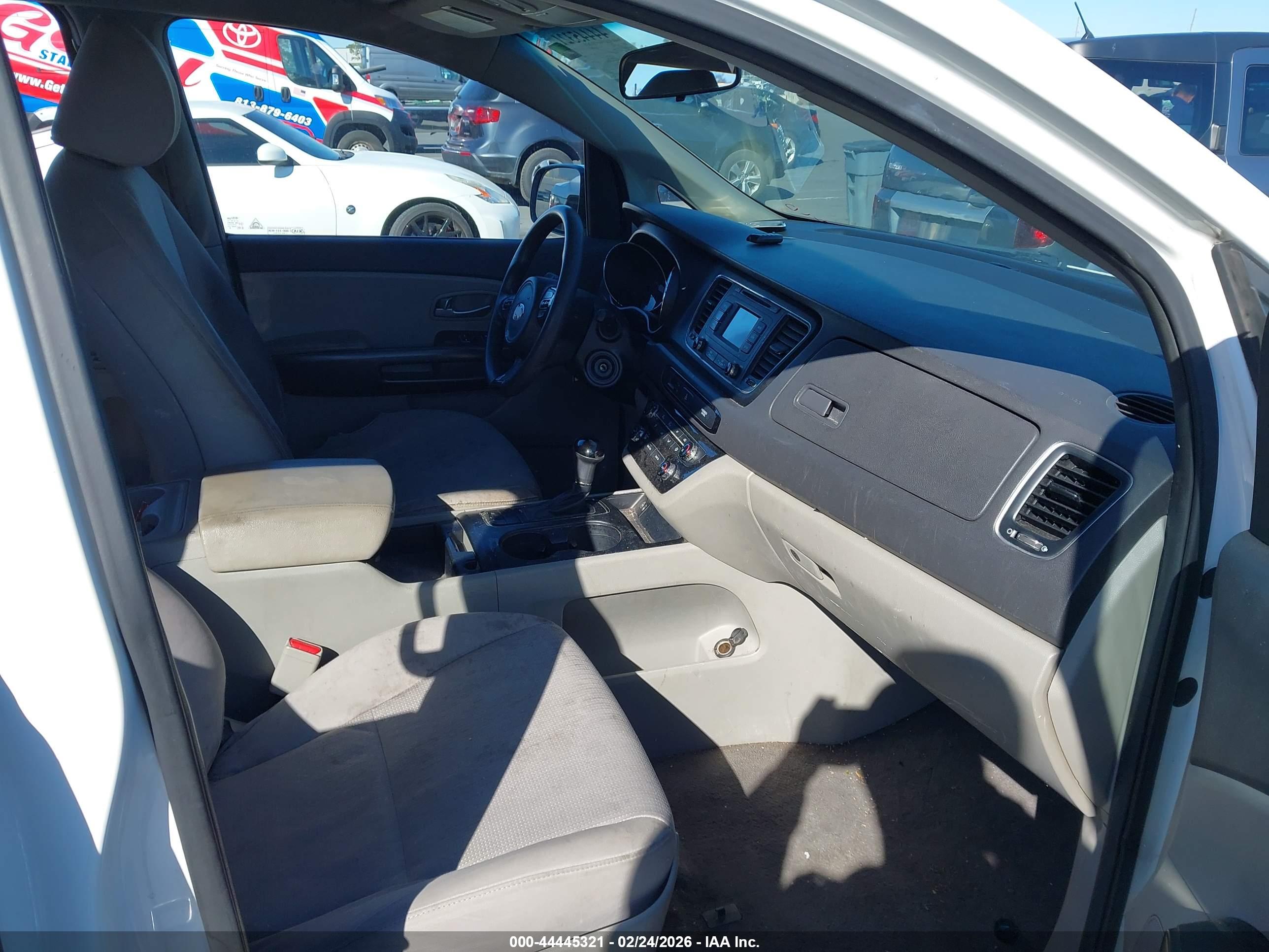 KIA SEDONA image 5