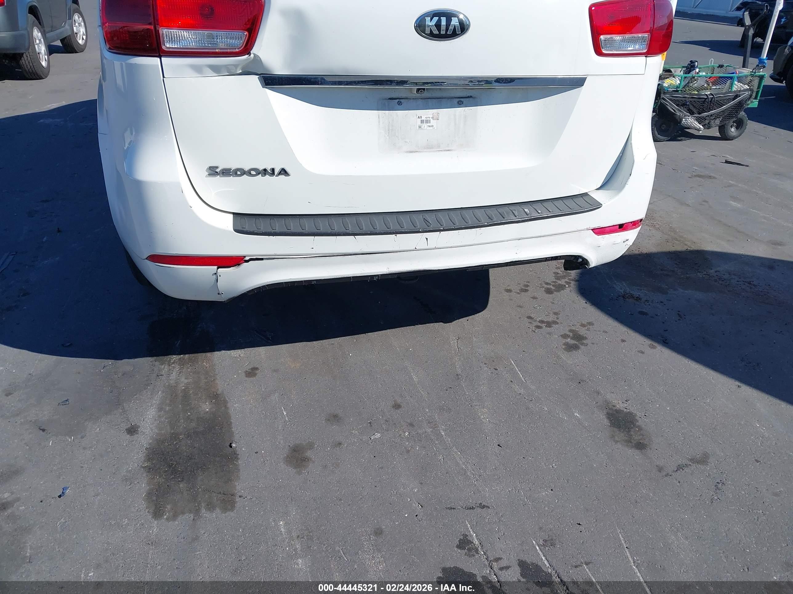 KIA SEDONA image 6