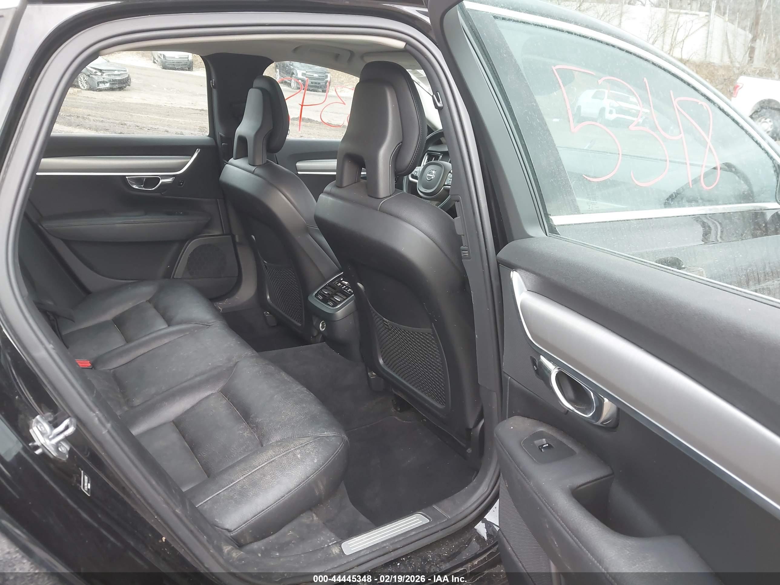 VOLVO S90 image 8