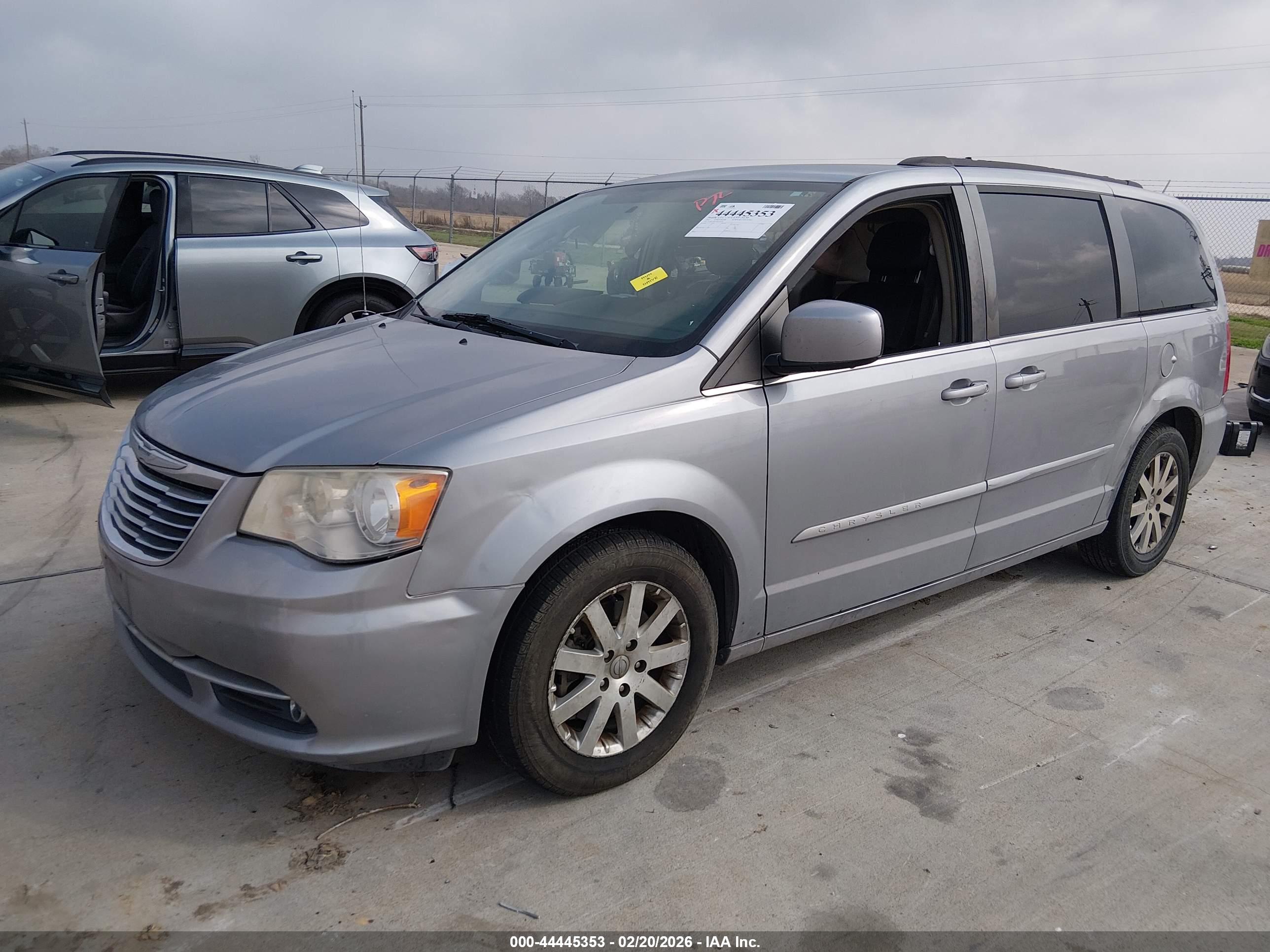 CHRYSLER TOWN image 2