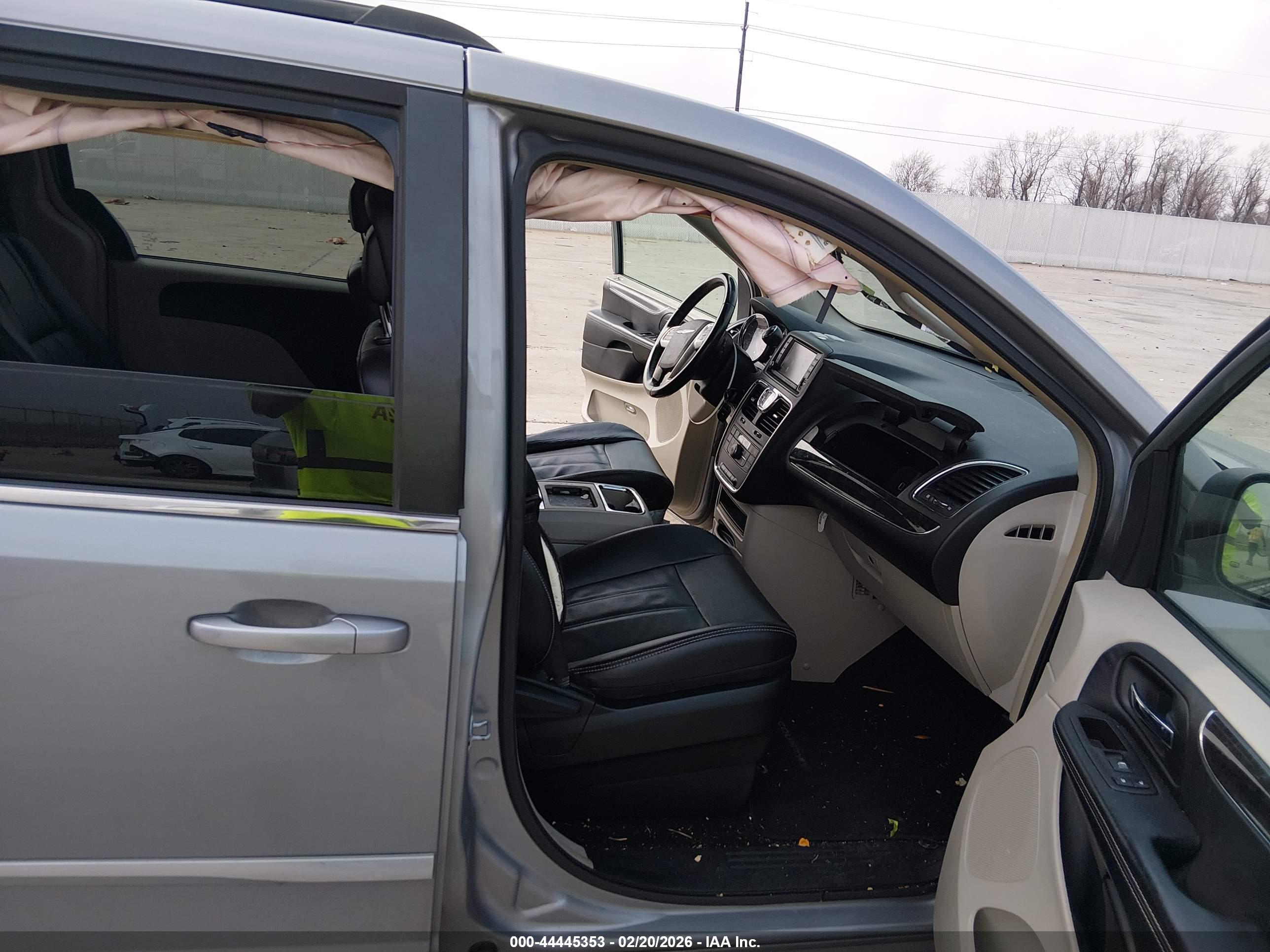 CHRYSLER TOWN image 5