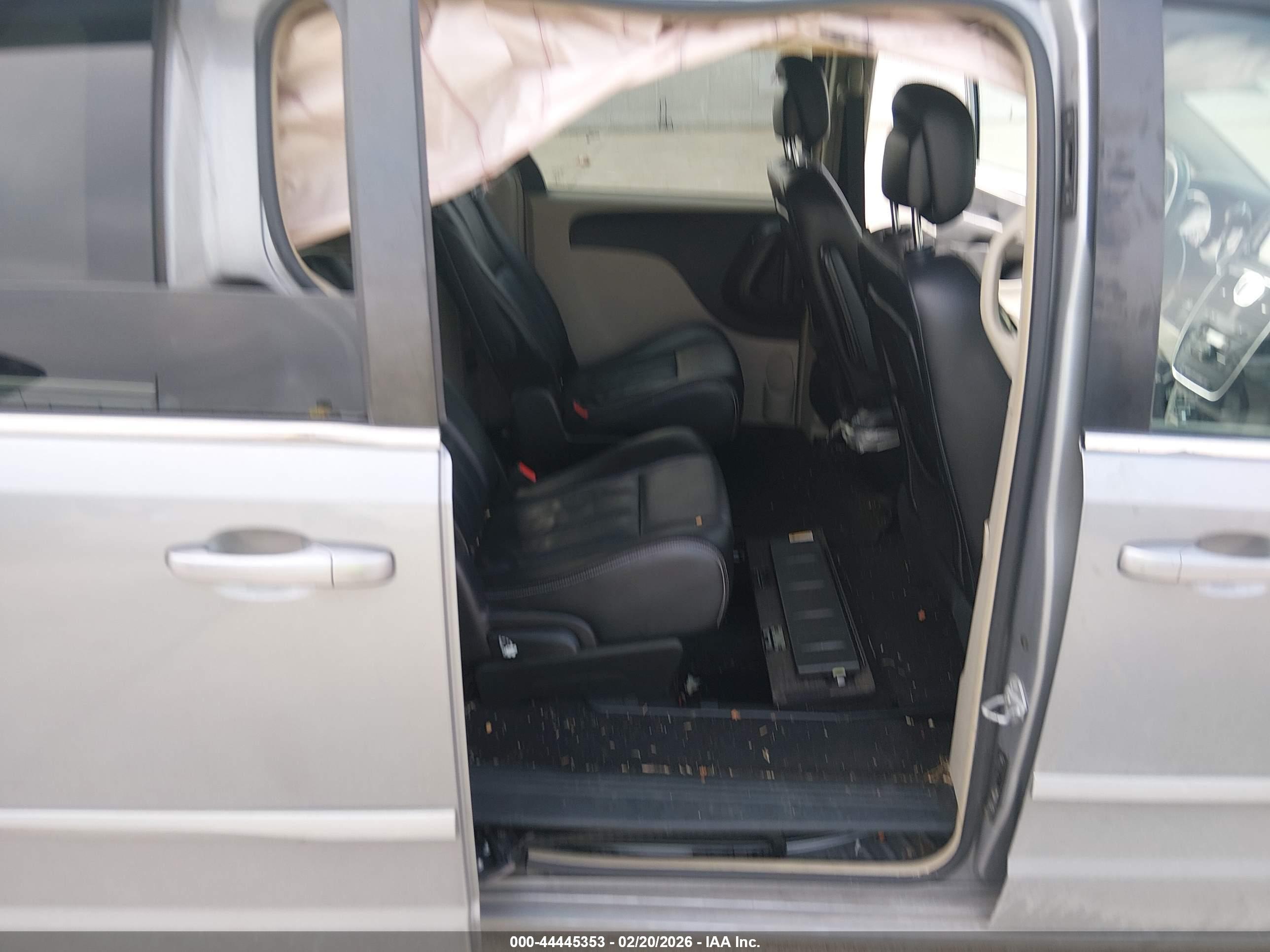 CHRYSLER TOWN image 8