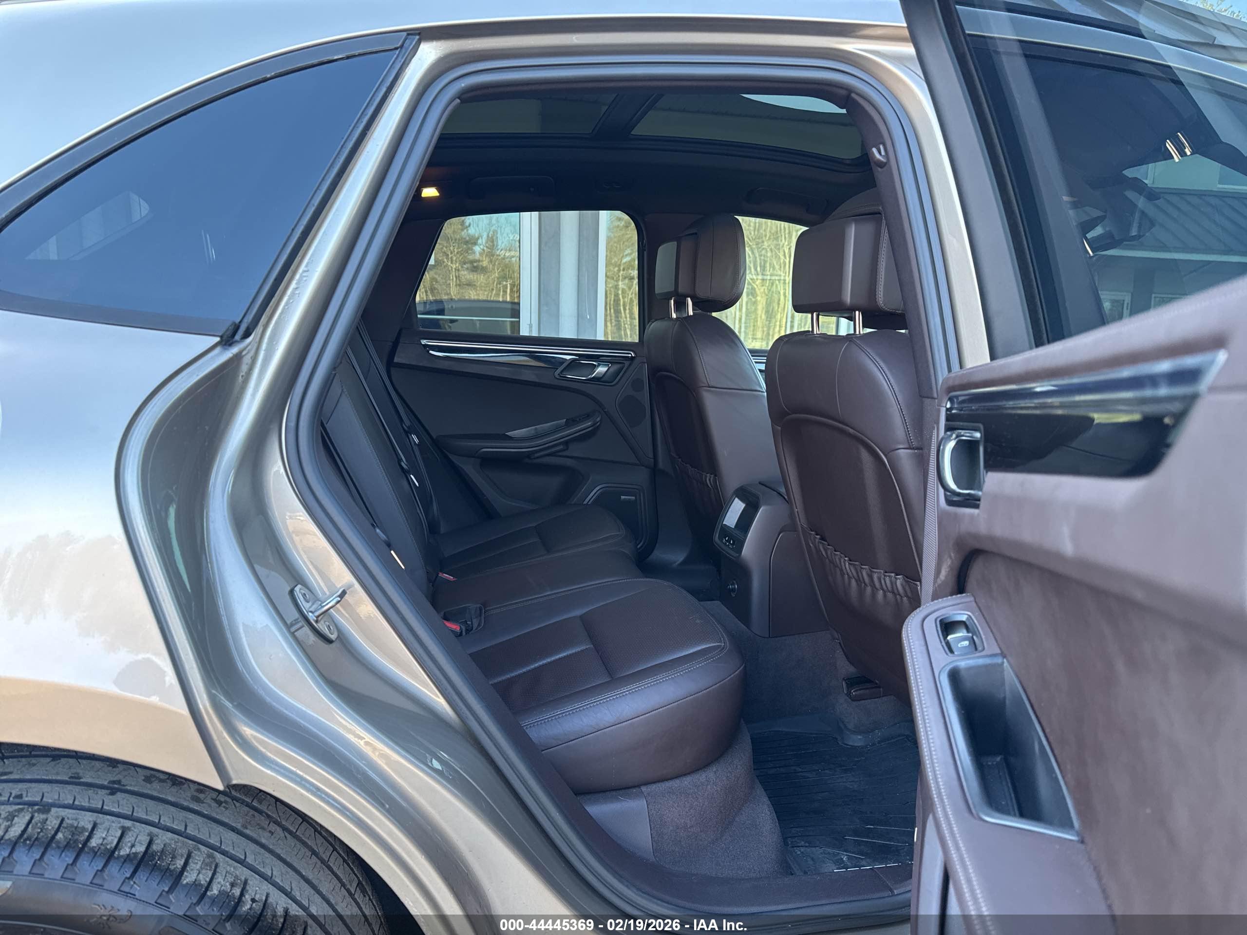PORSCHE MACAN image 8