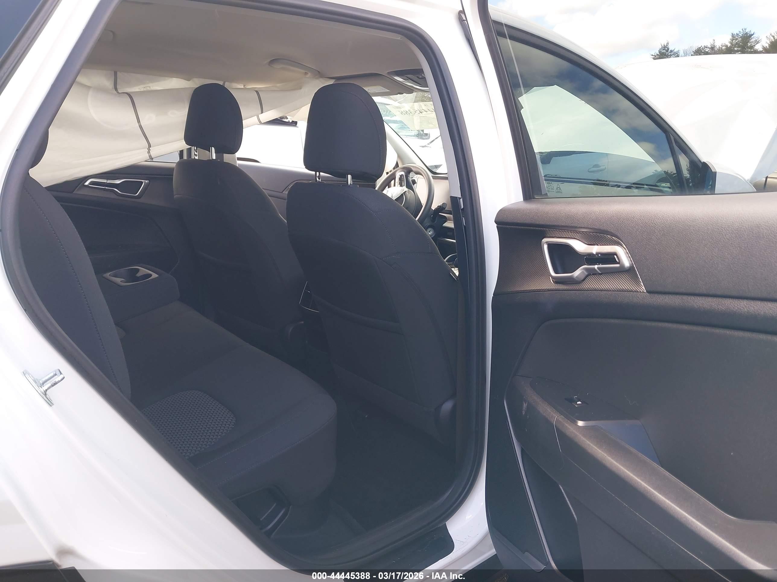 KIA SPORTAGE image 8