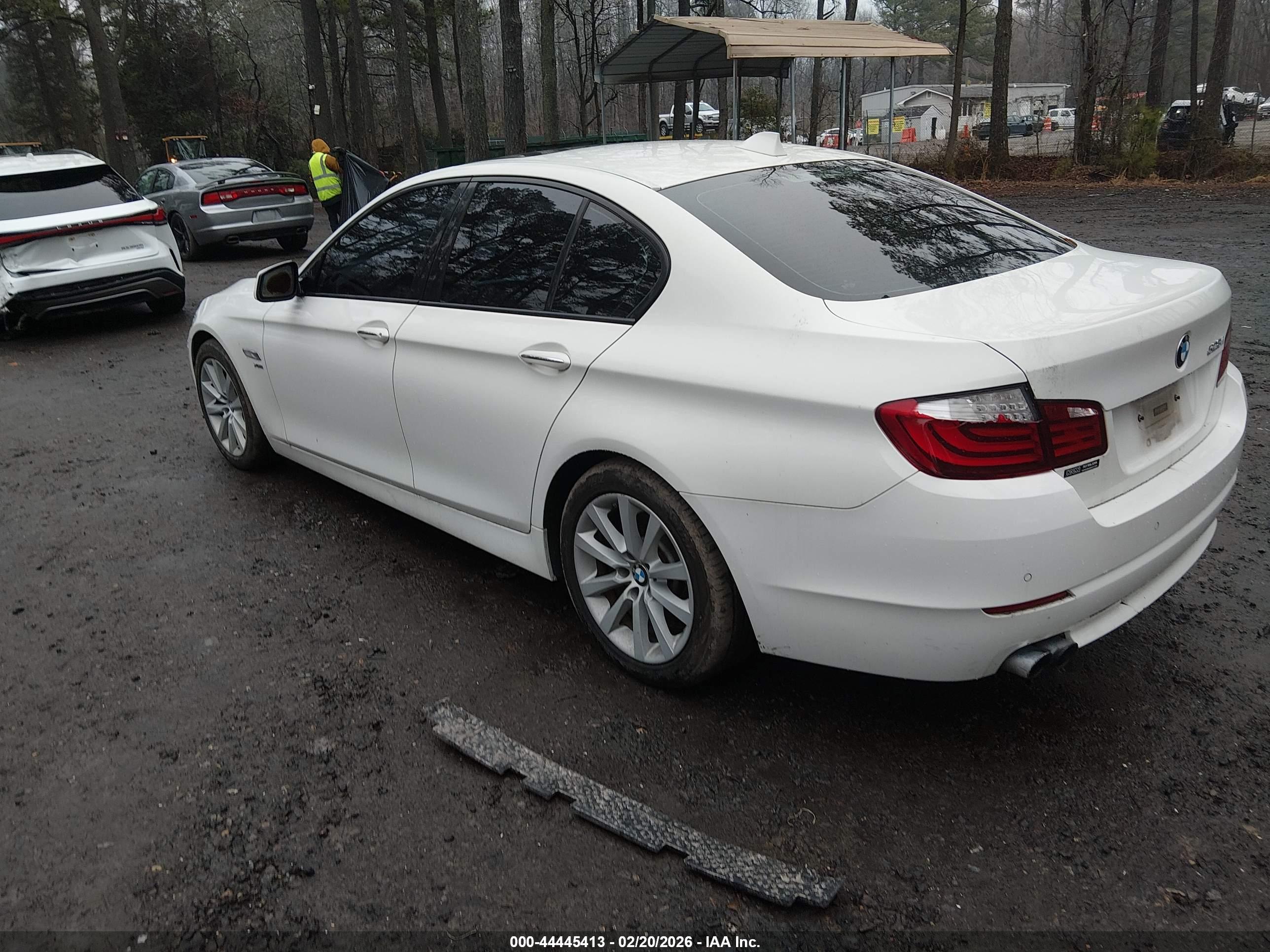BMW 528I image 3