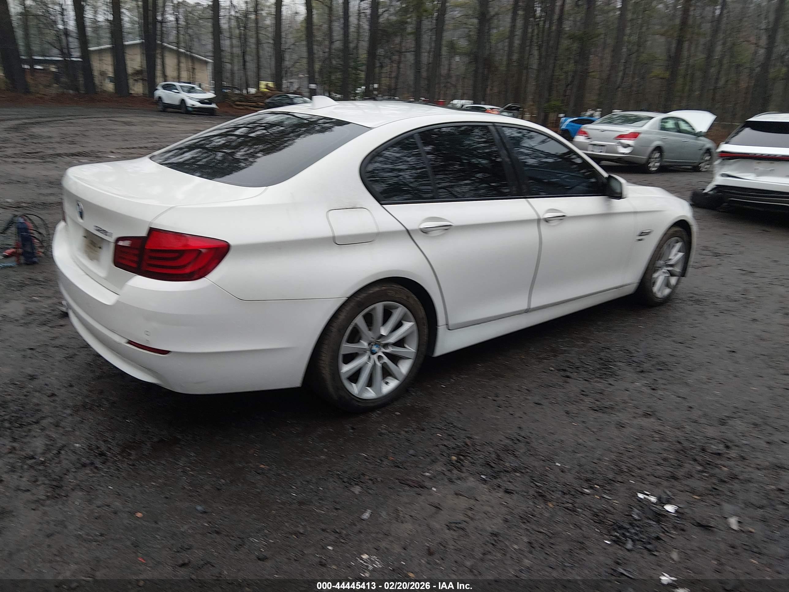 BMW 528I image 4