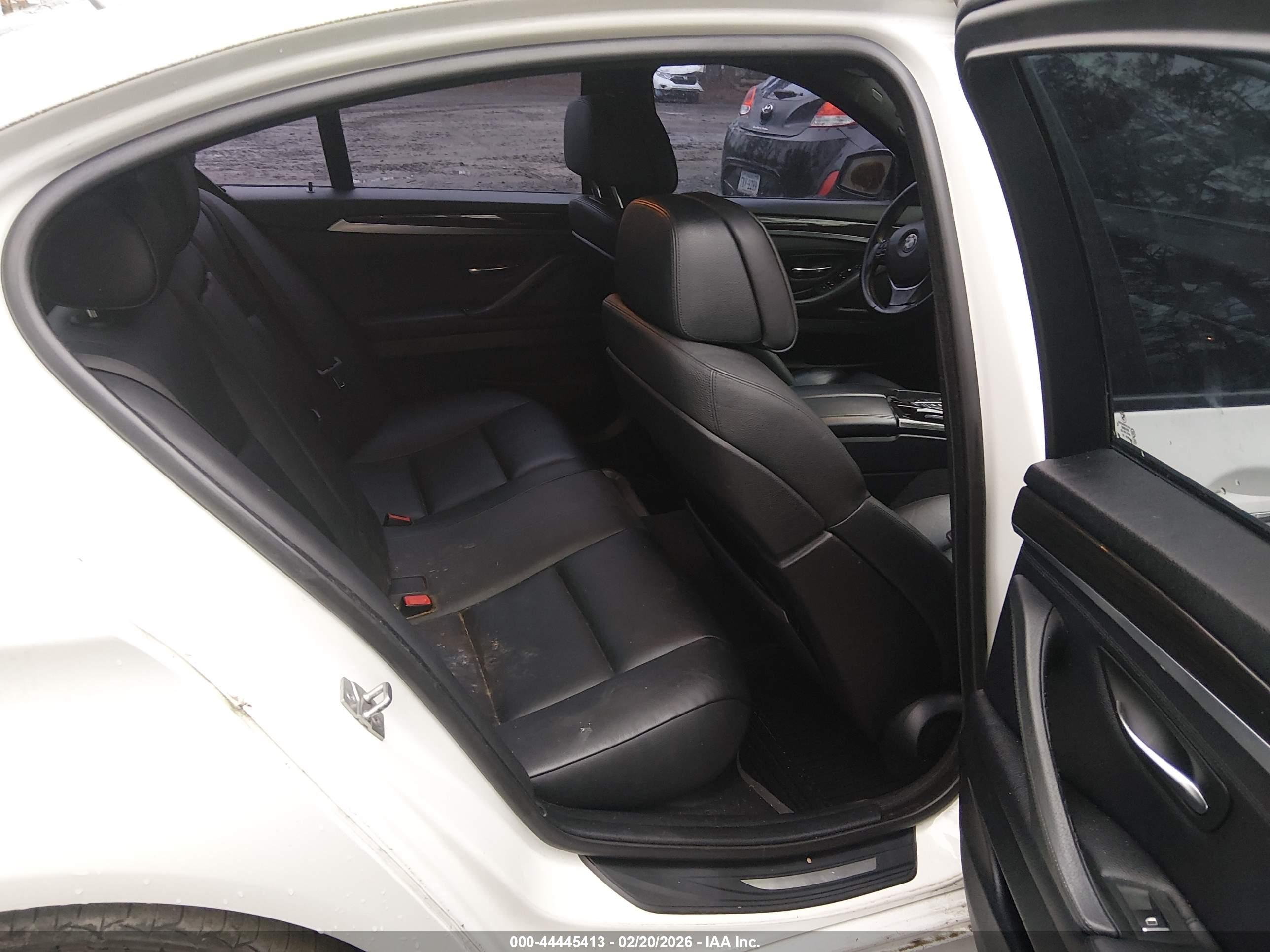 BMW 528I image 8
