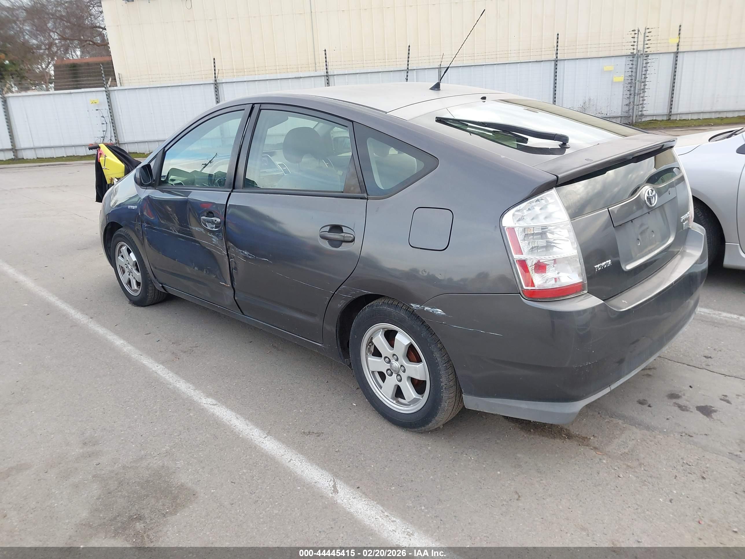 TOYOTA PRIUS image 3
