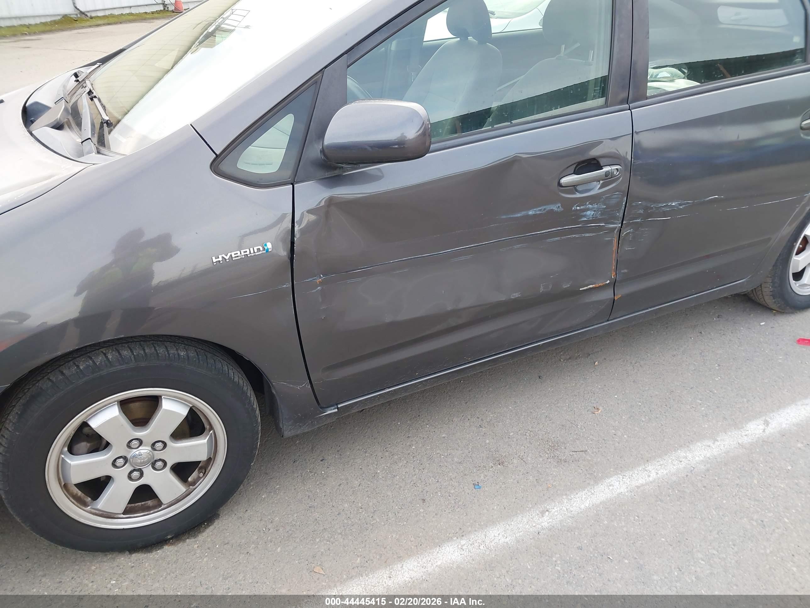 TOYOTA PRIUS image 6