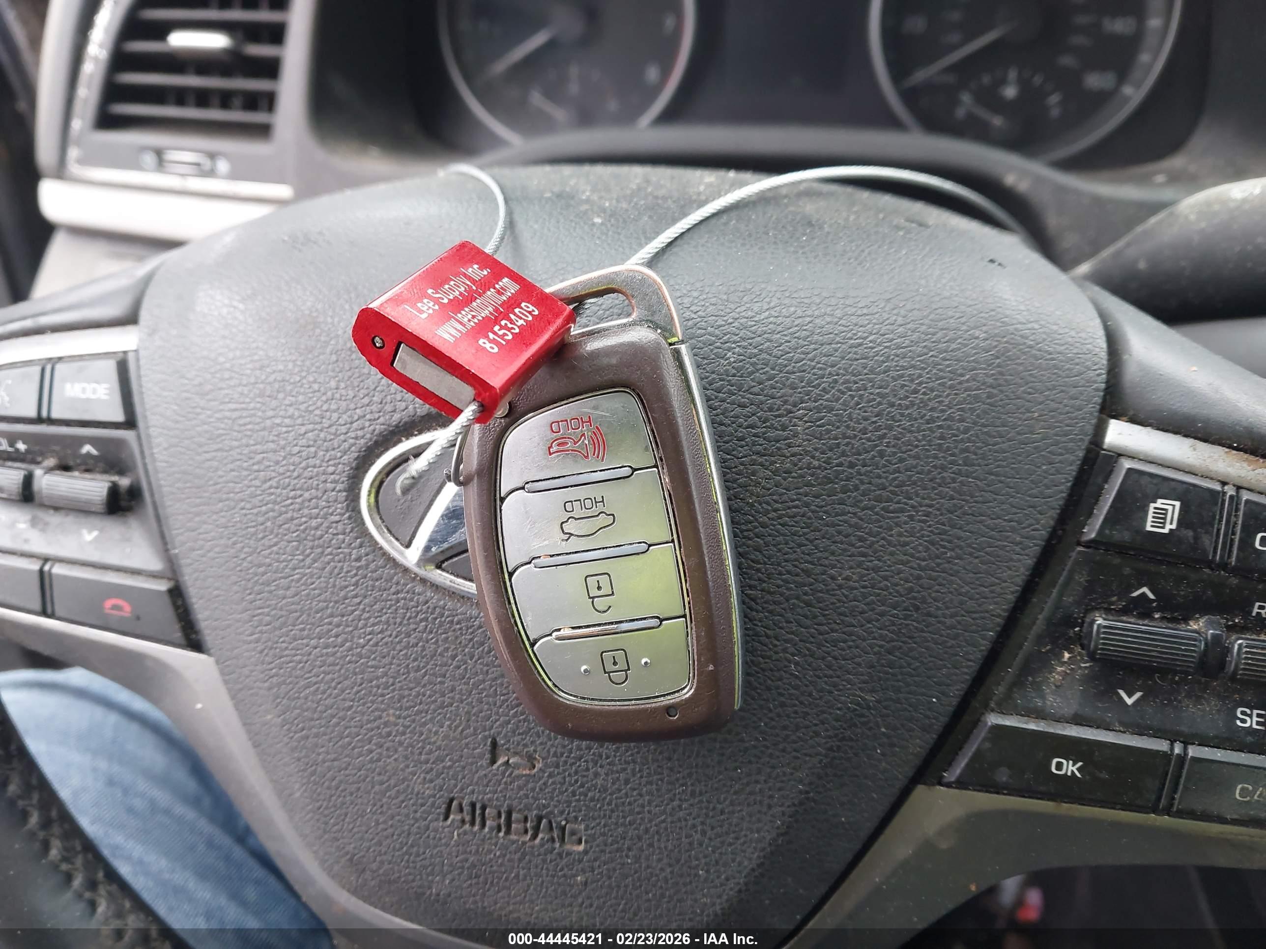 HYUNDAI ELANTRA image 11