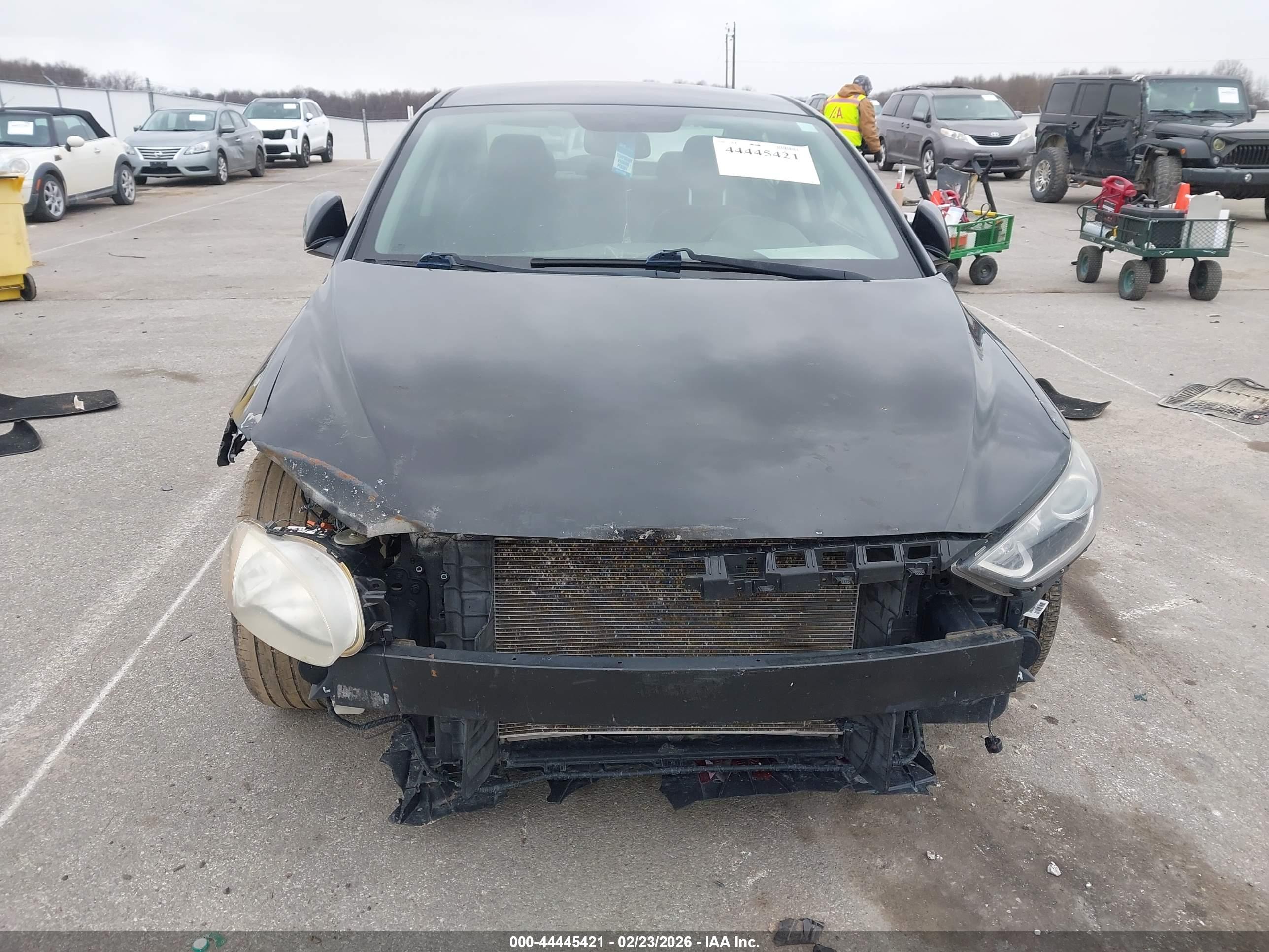 HYUNDAI ELANTRA image 6