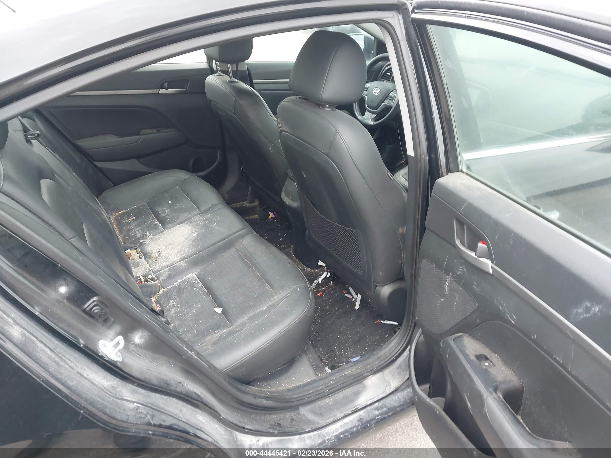 HYUNDAI ELANTRA image 8