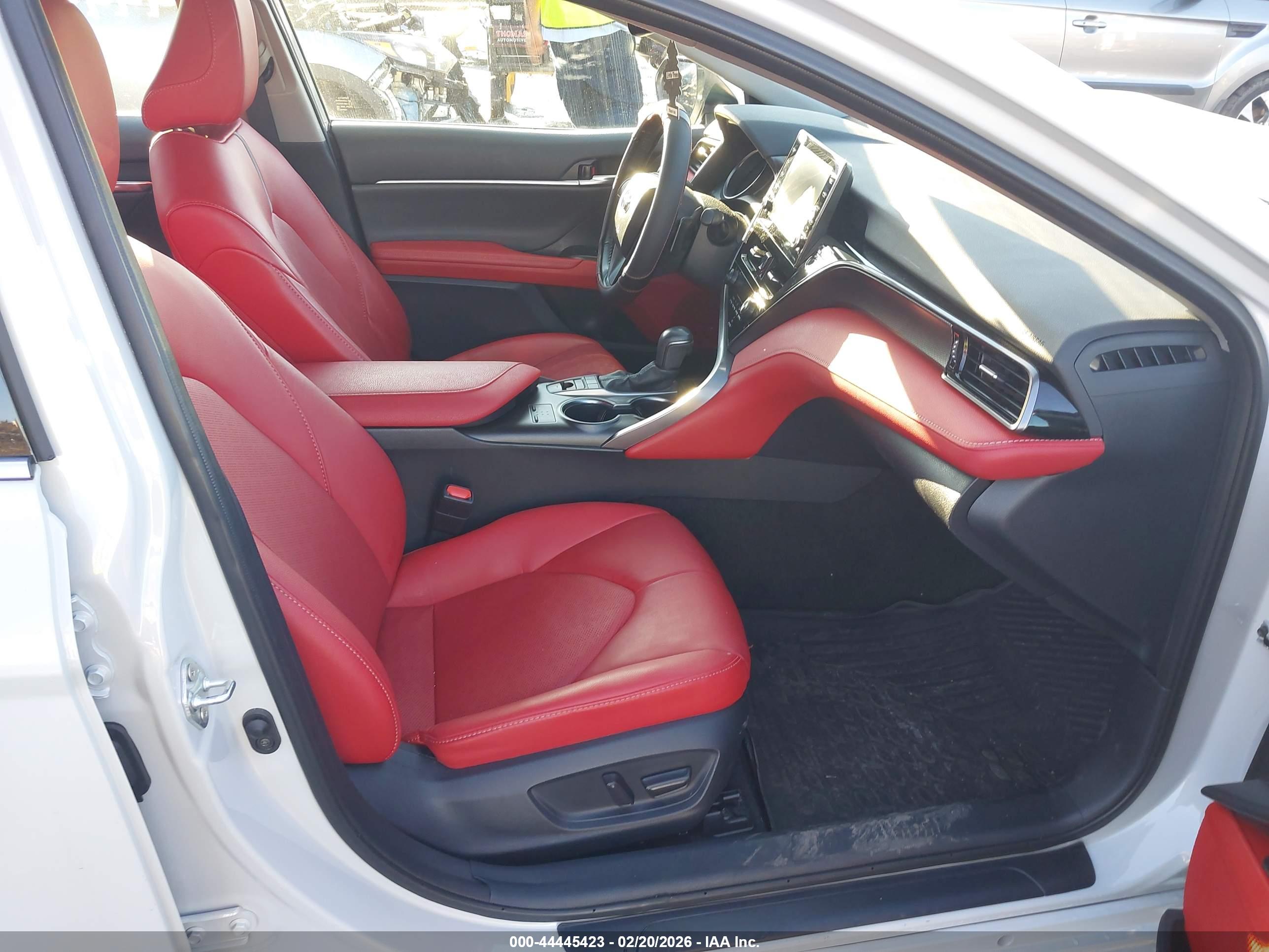 TOYOTA CAMRY image 5
