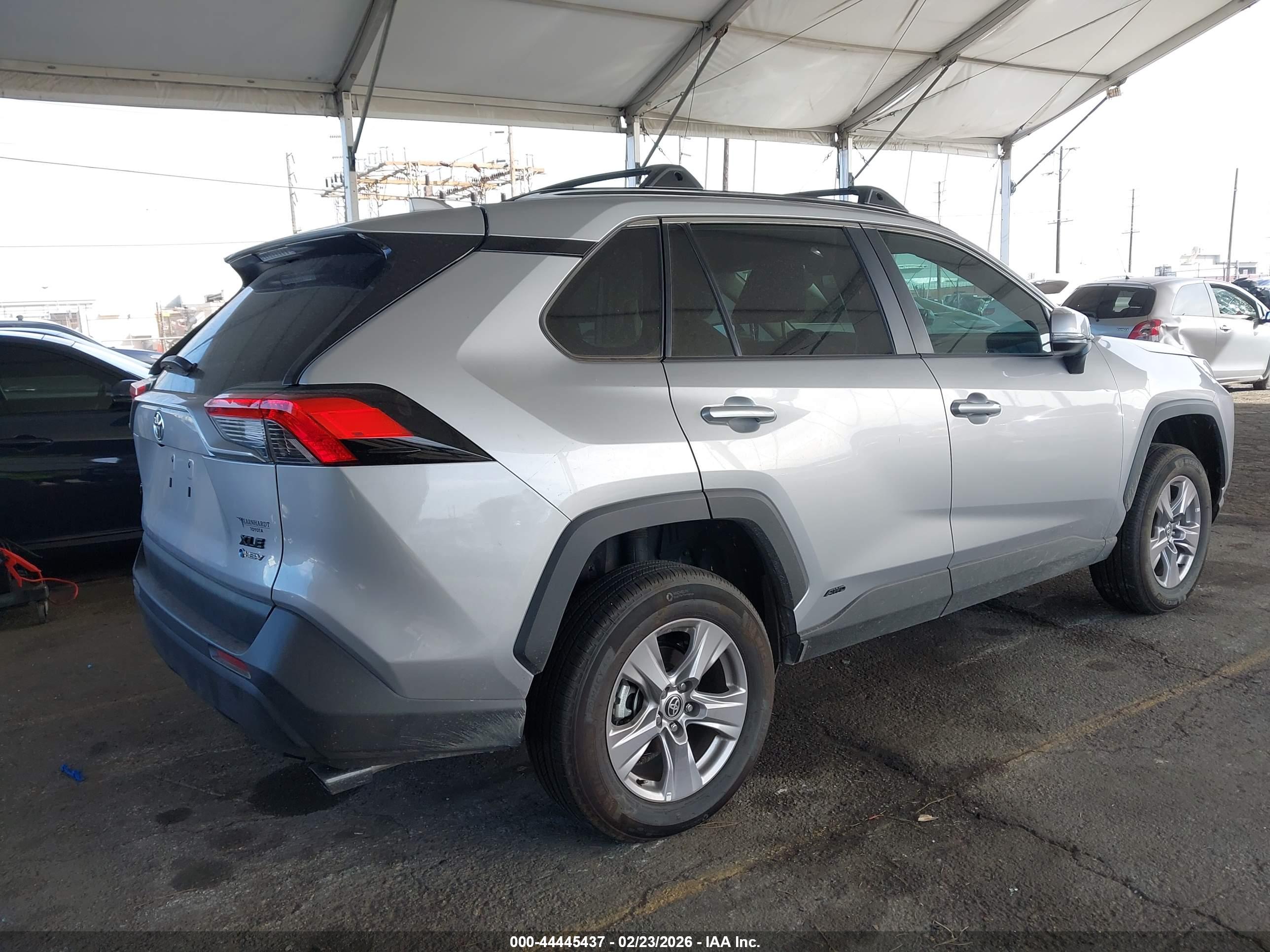 TOYOTA RAV4 image 4