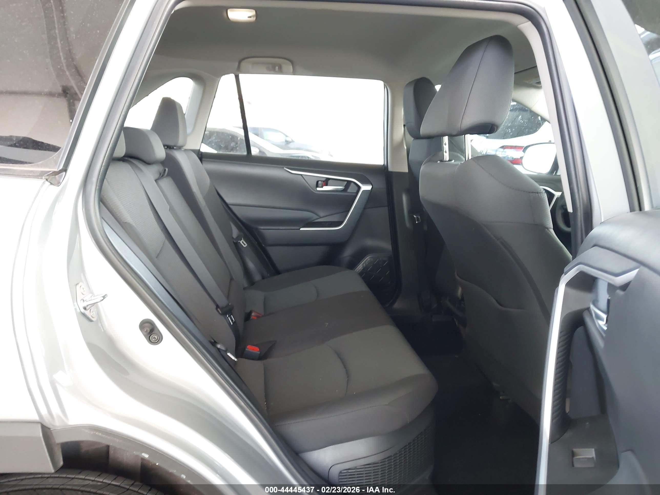TOYOTA RAV4 image 8