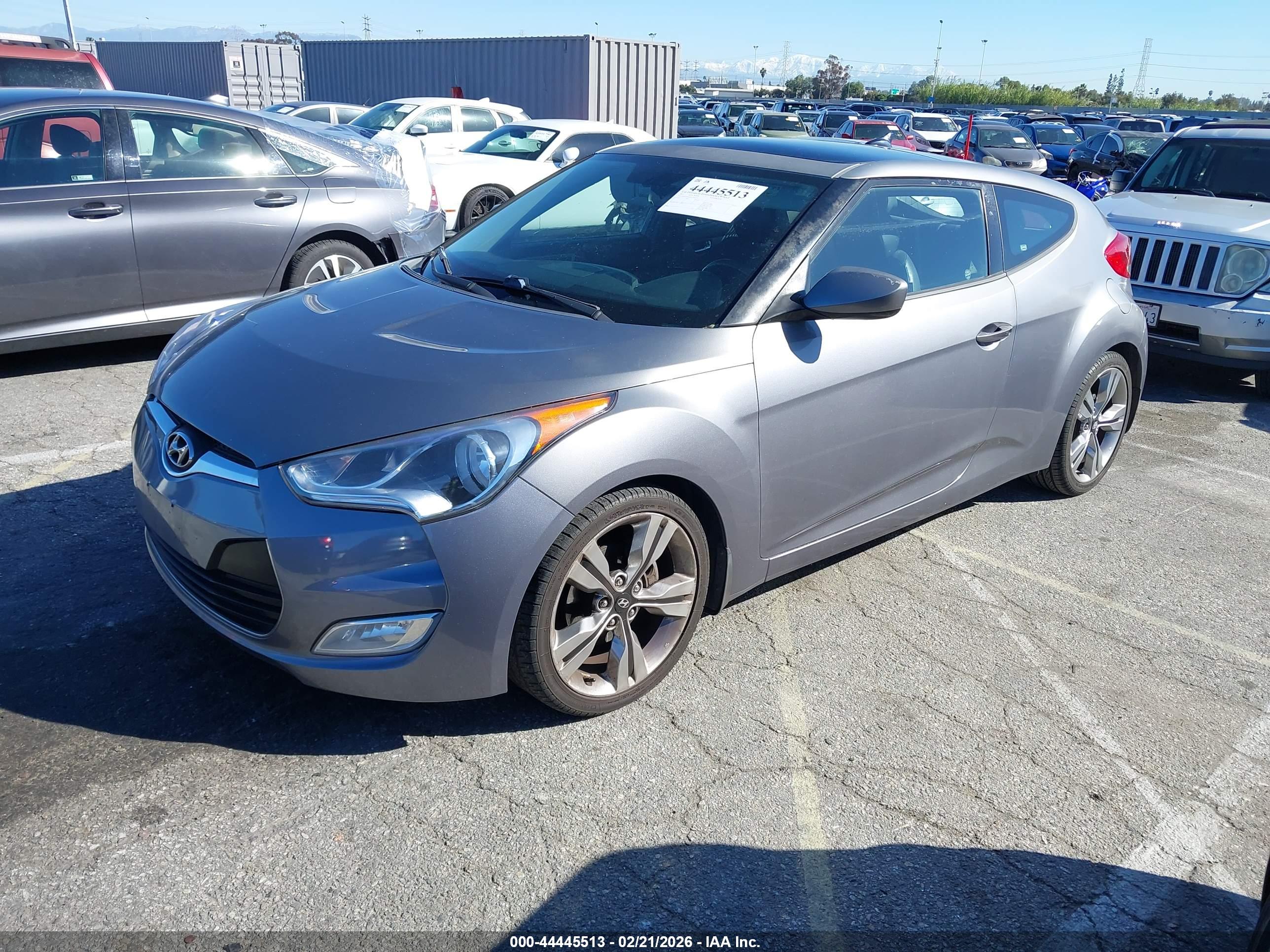 HYUNDAI VELOSTER image 2