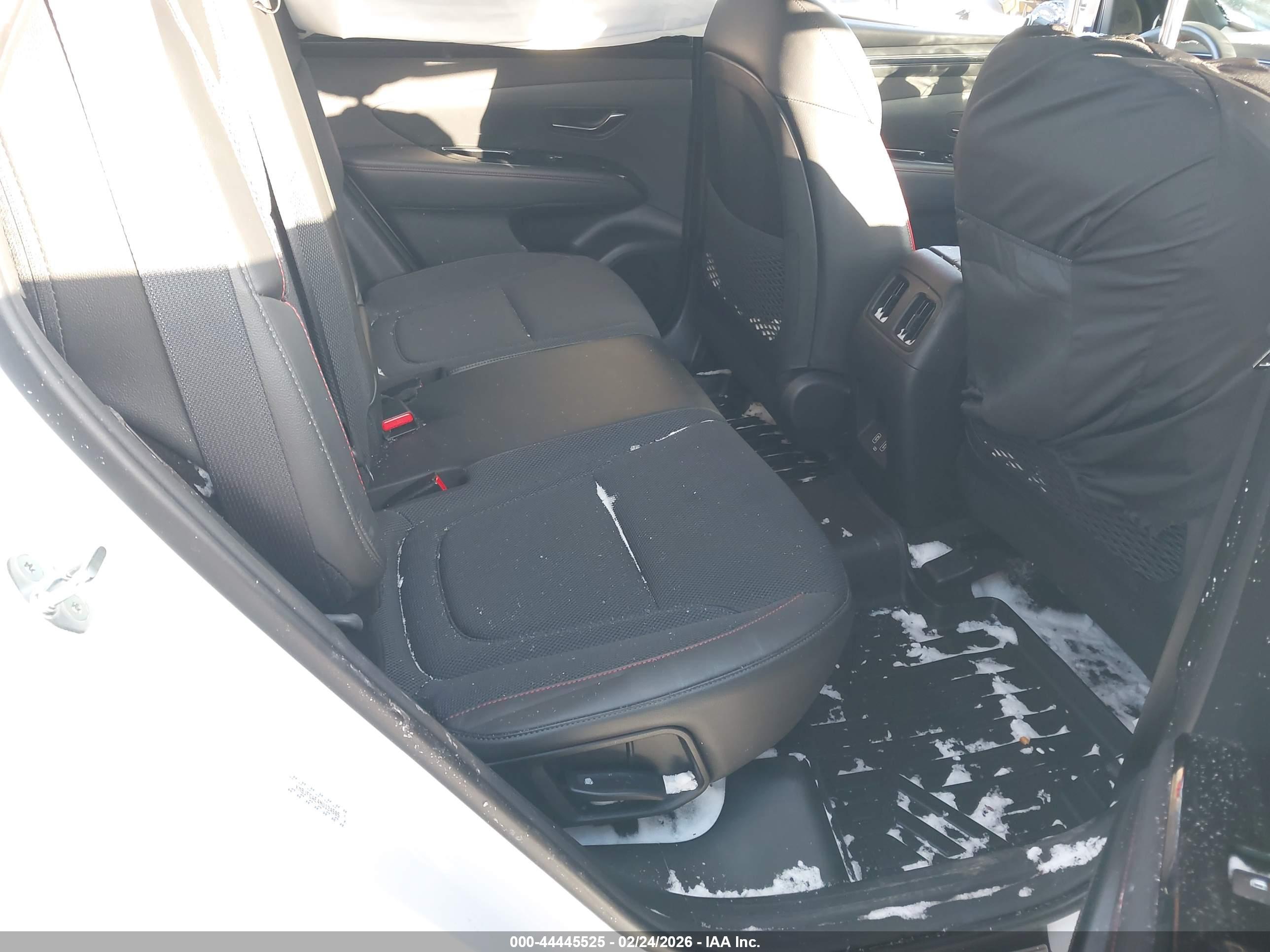 HYUNDAI TUCSON image 8