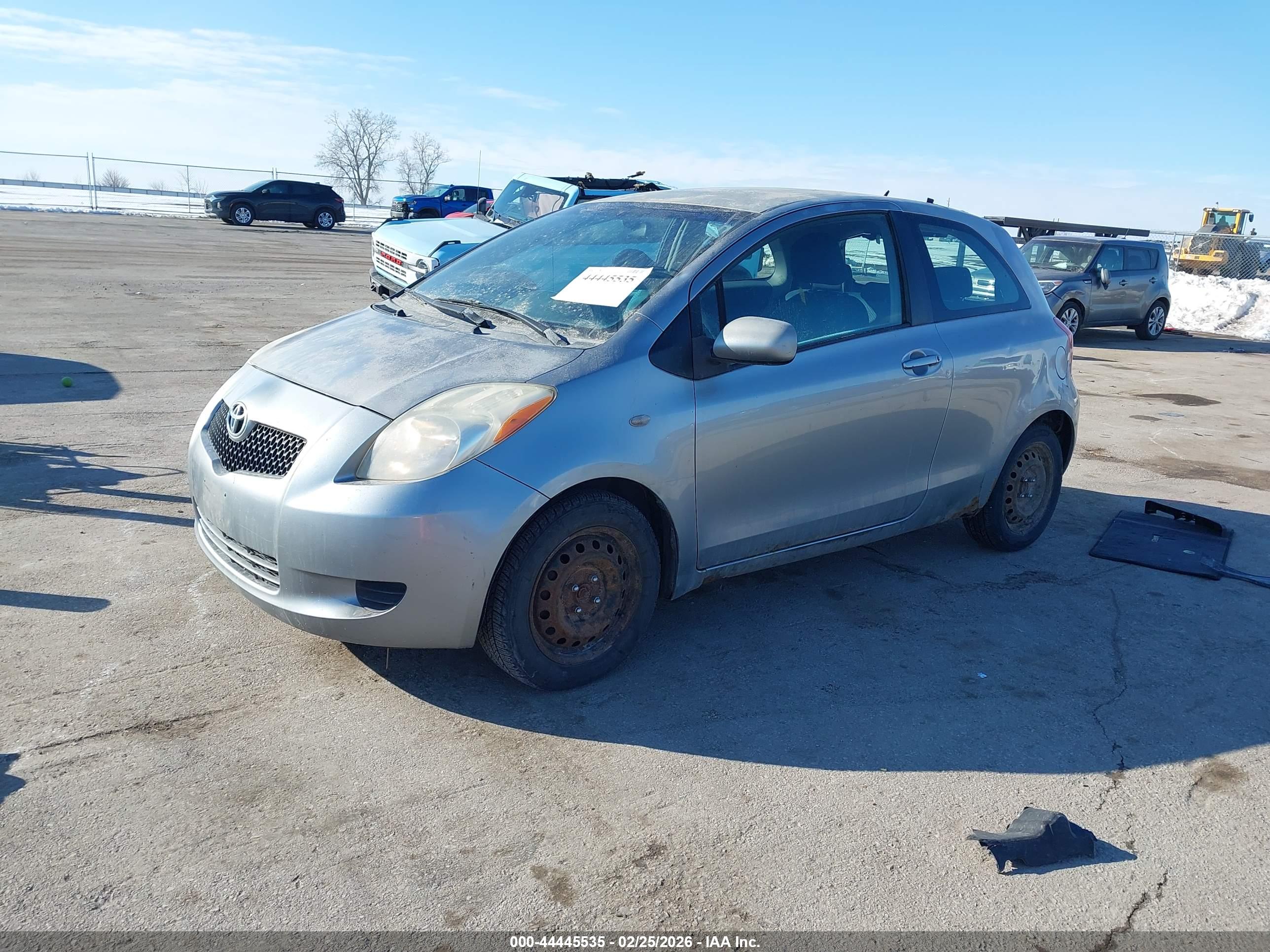 TOYOTA YARIS image 2