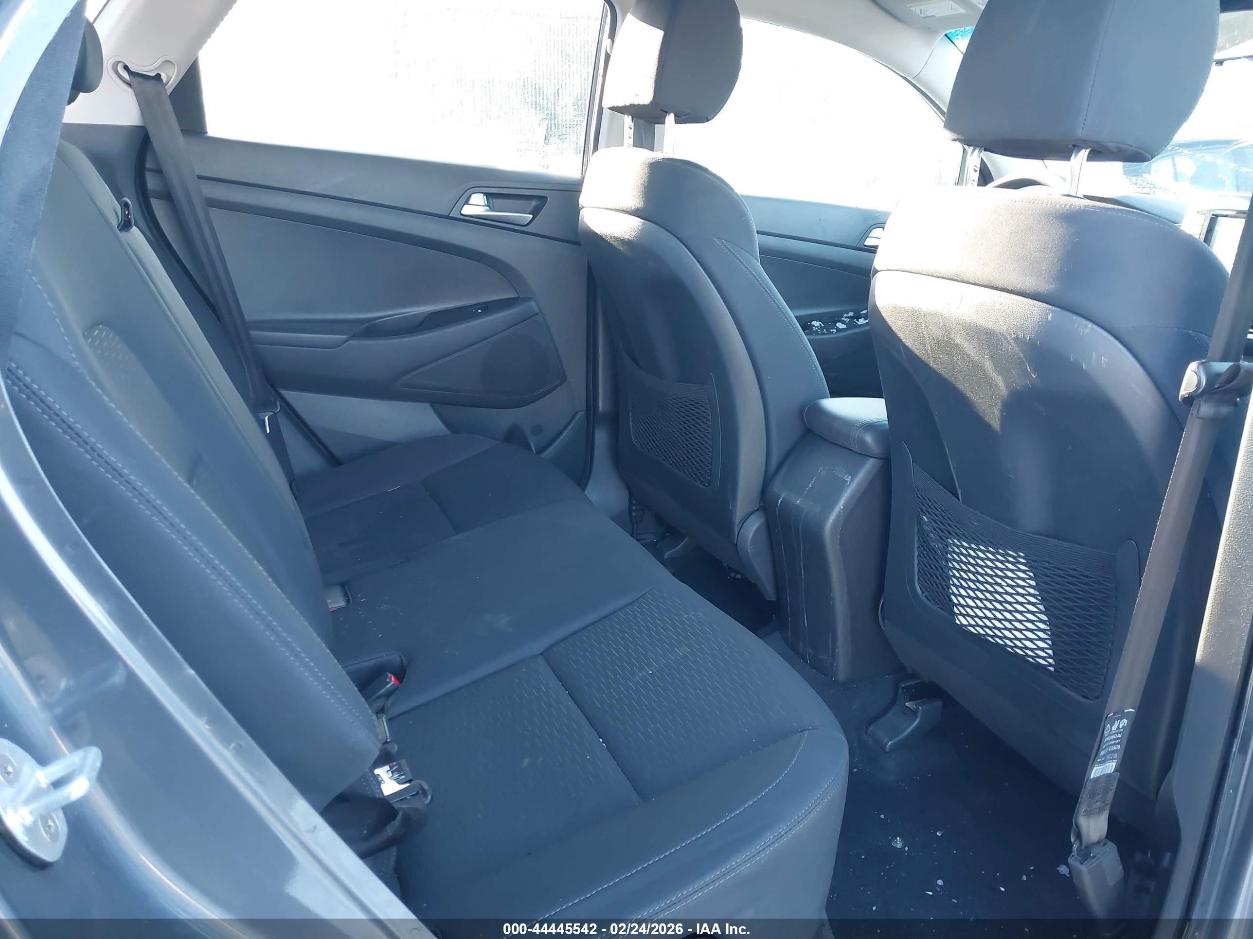 HYUNDAI TUCSON image 8