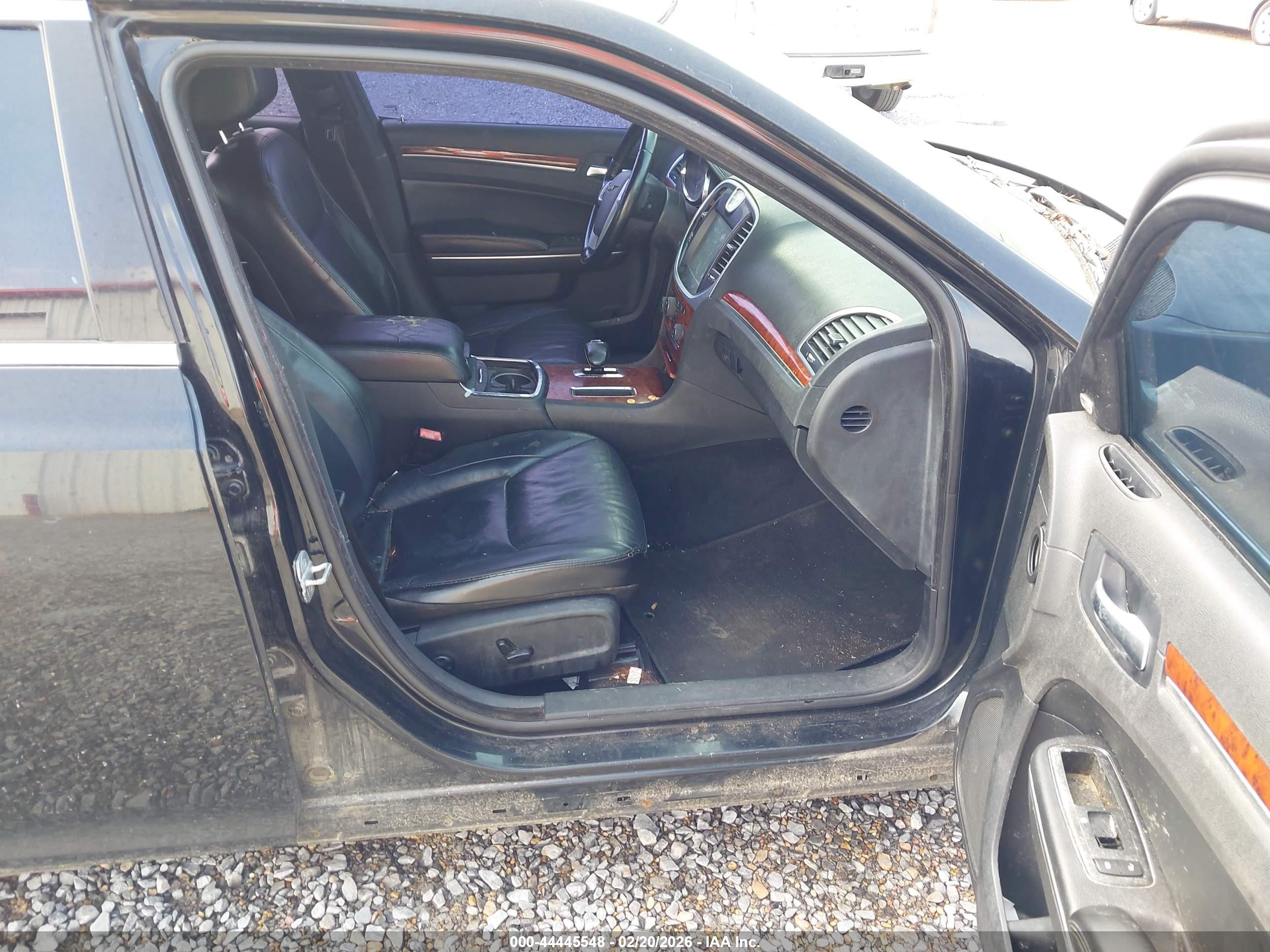 CHRYSLER 300 image 5