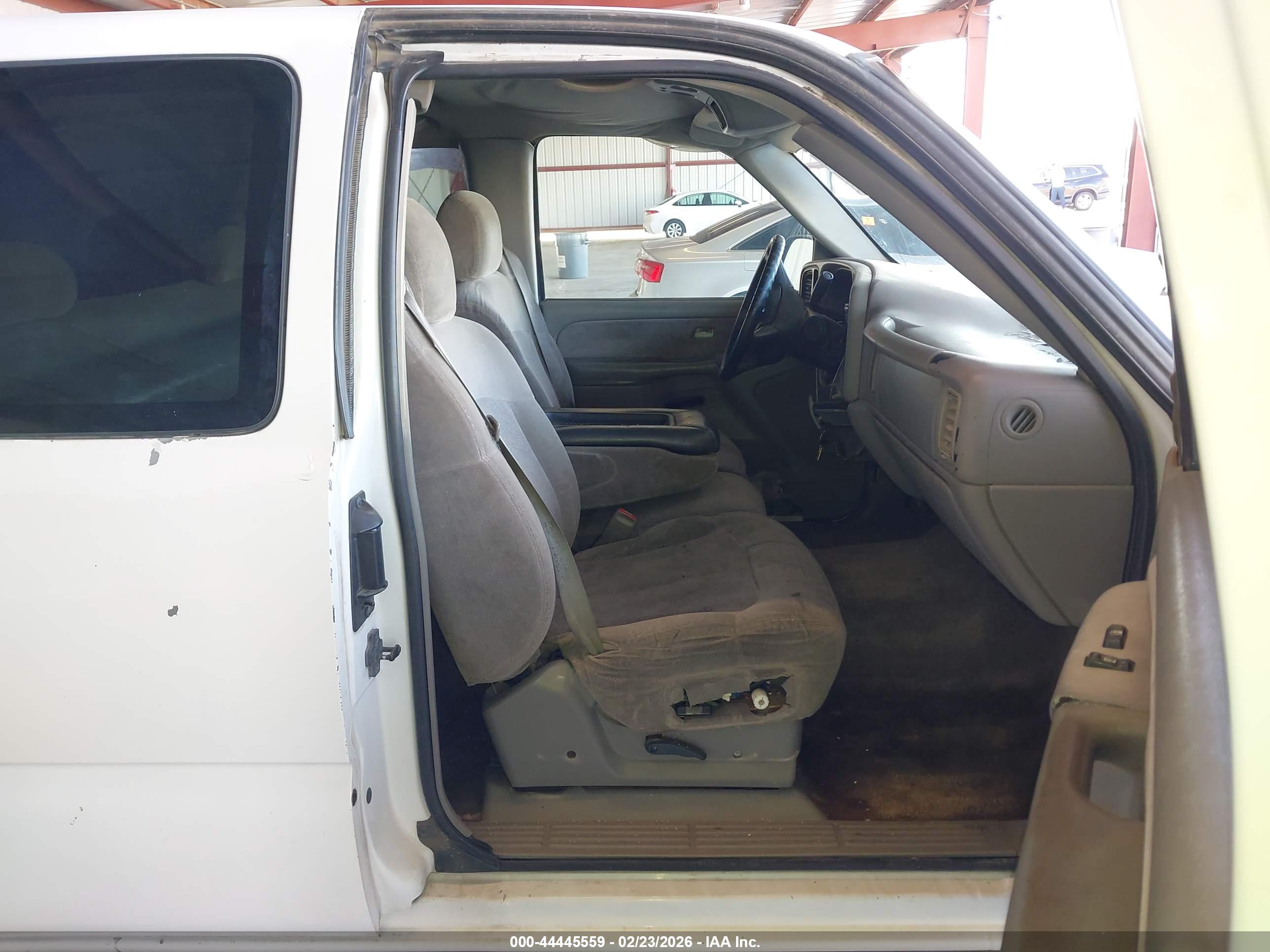 CHEVROLET SILVERADO image 5